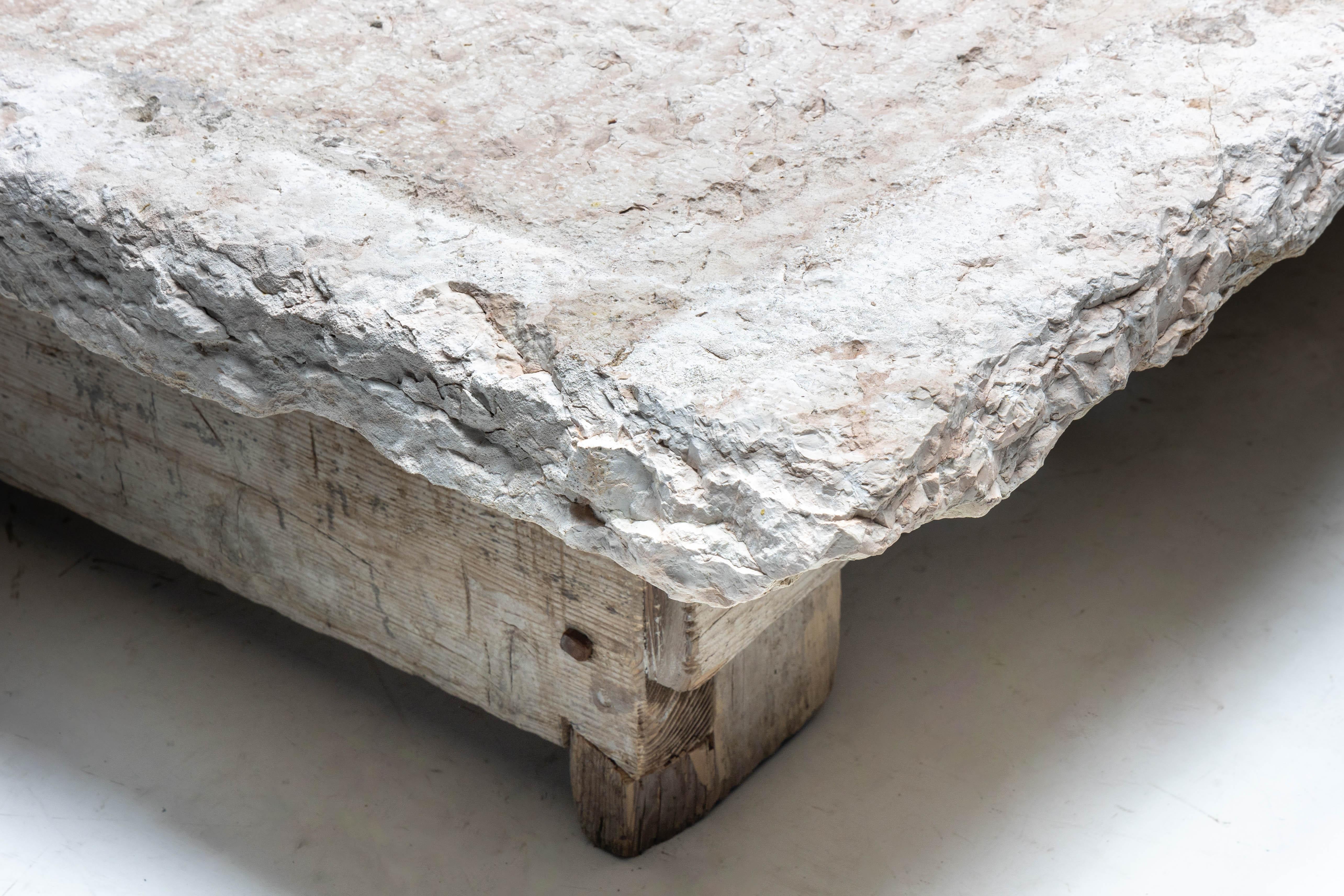 Tables basses robustes en pierre de ferme, Italie, XIXe siècle en vente 11