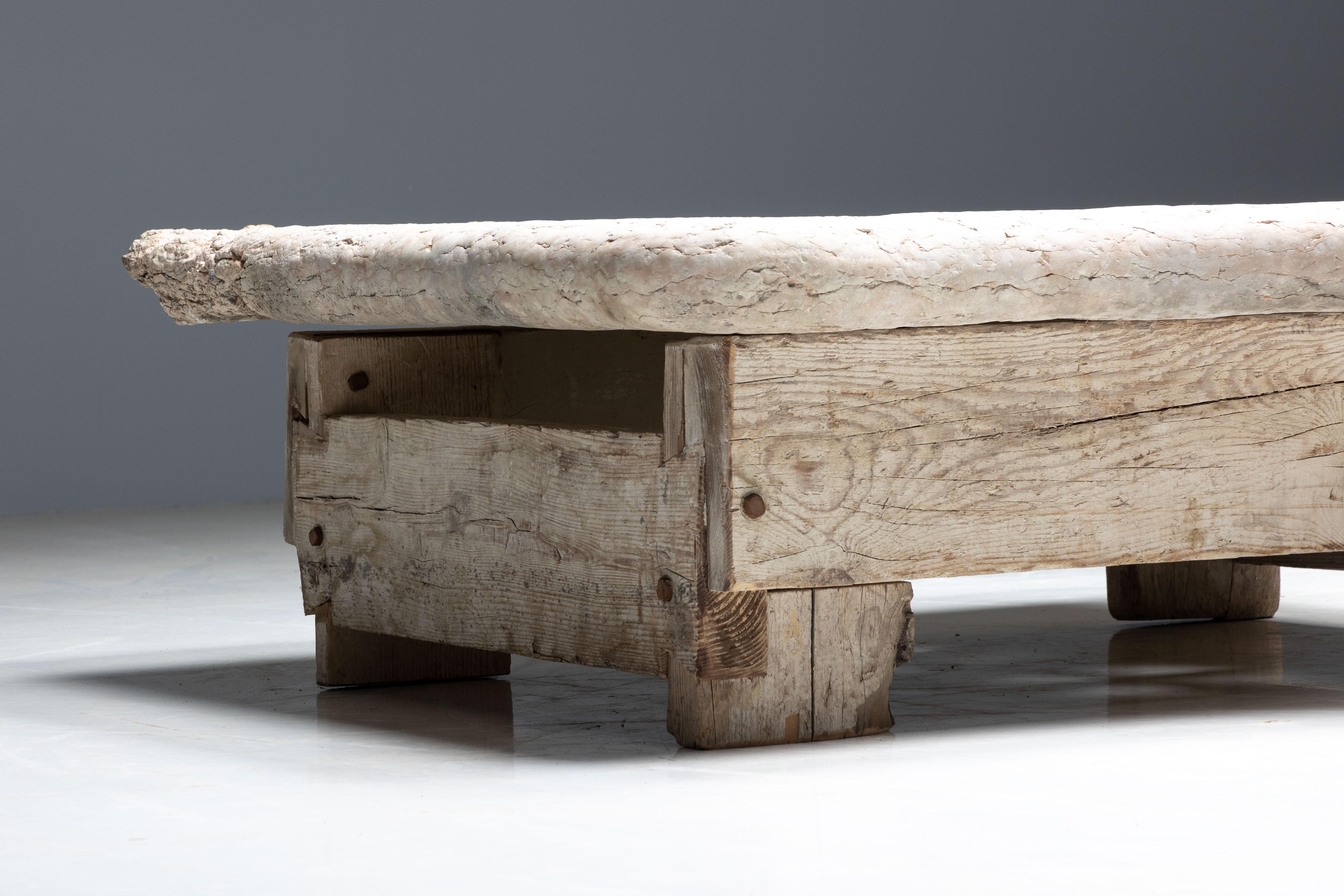 Tables basses robustes en pierre de ferme, Italie, XIXe siècle en vente 12