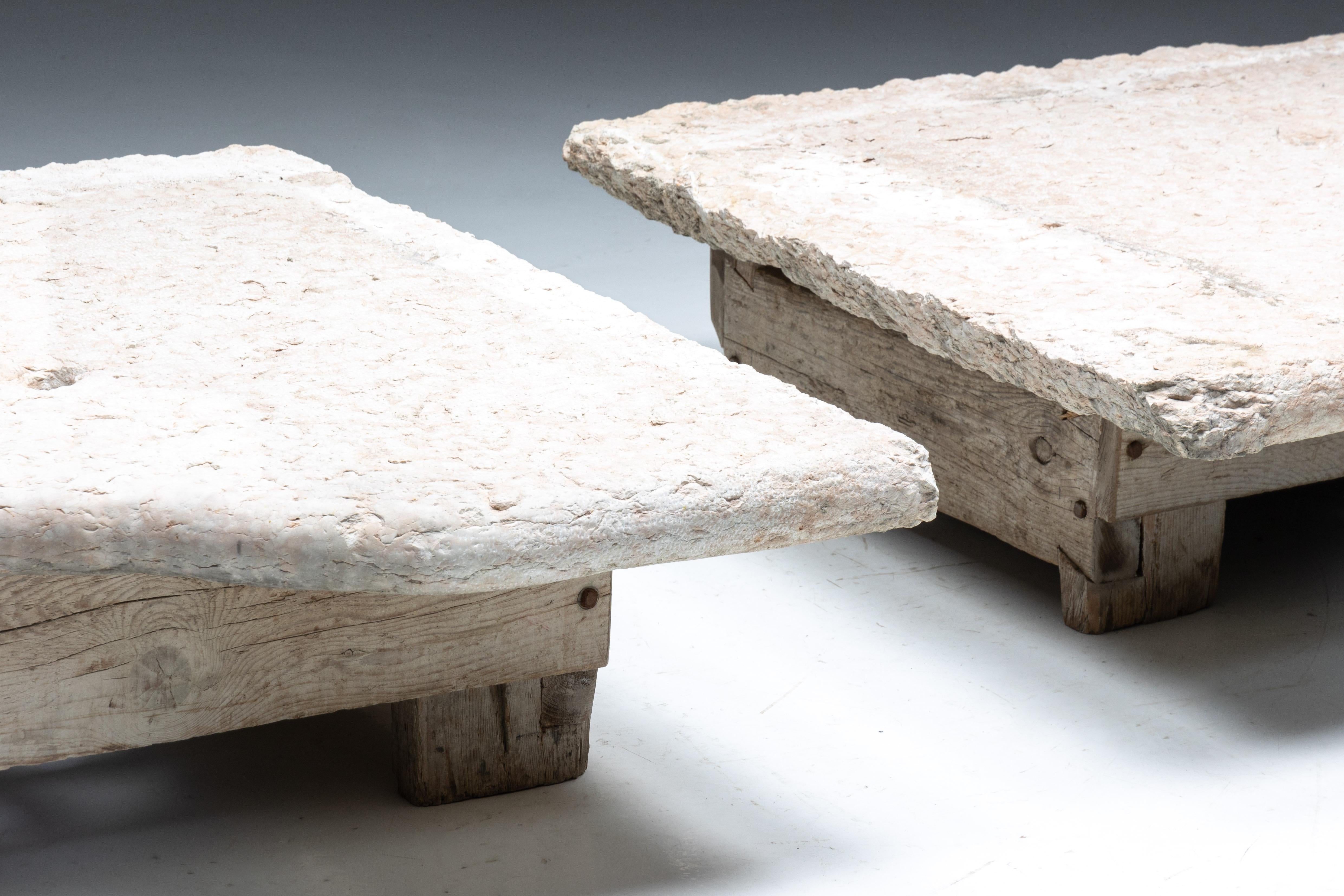 italien Tables basses robustes en pierre de ferme, Italie, XIXe siècle en vente