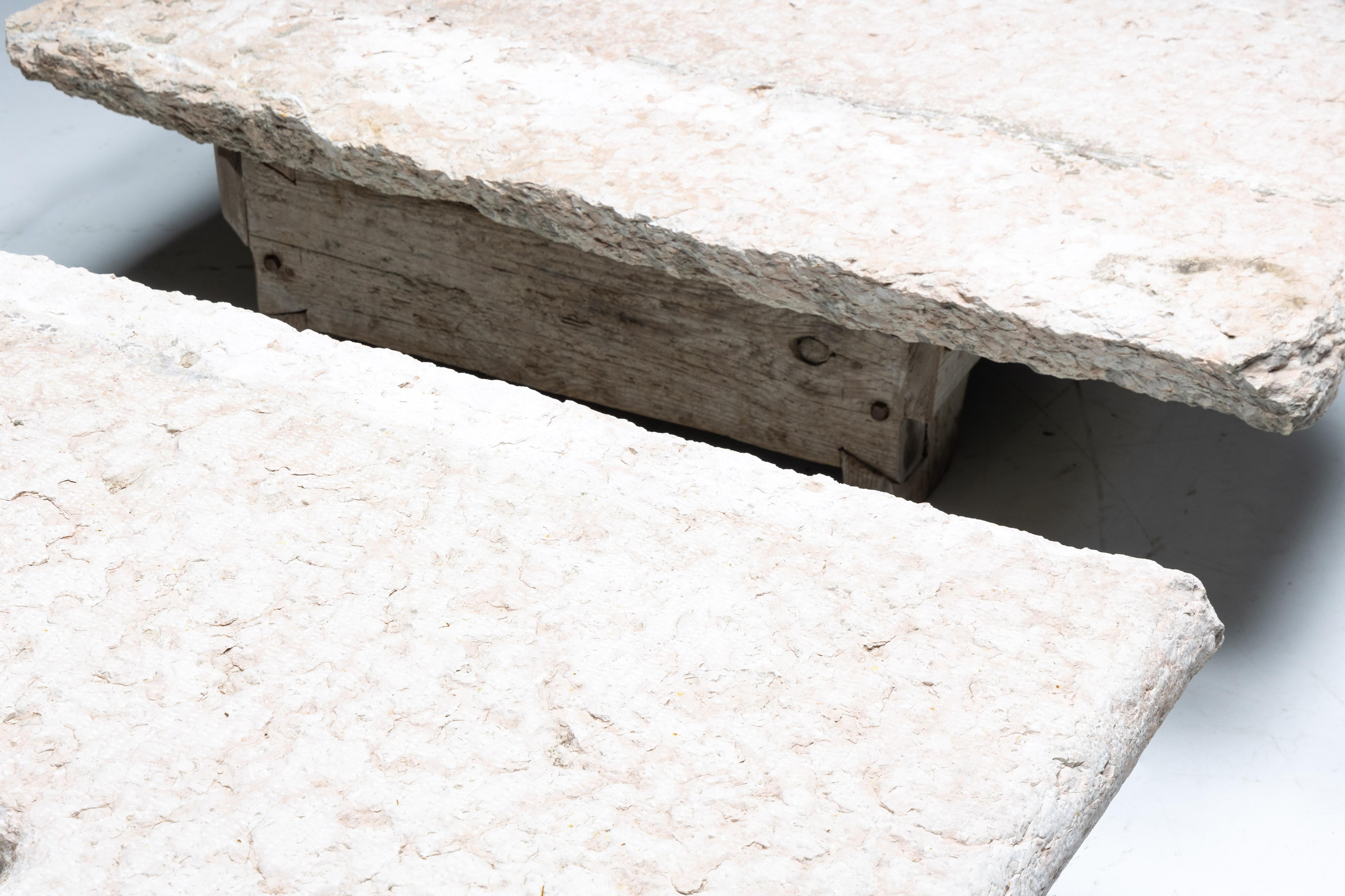 Tables basses robustes en pierre de ferme, Italie, XIXe siècle en vente 1