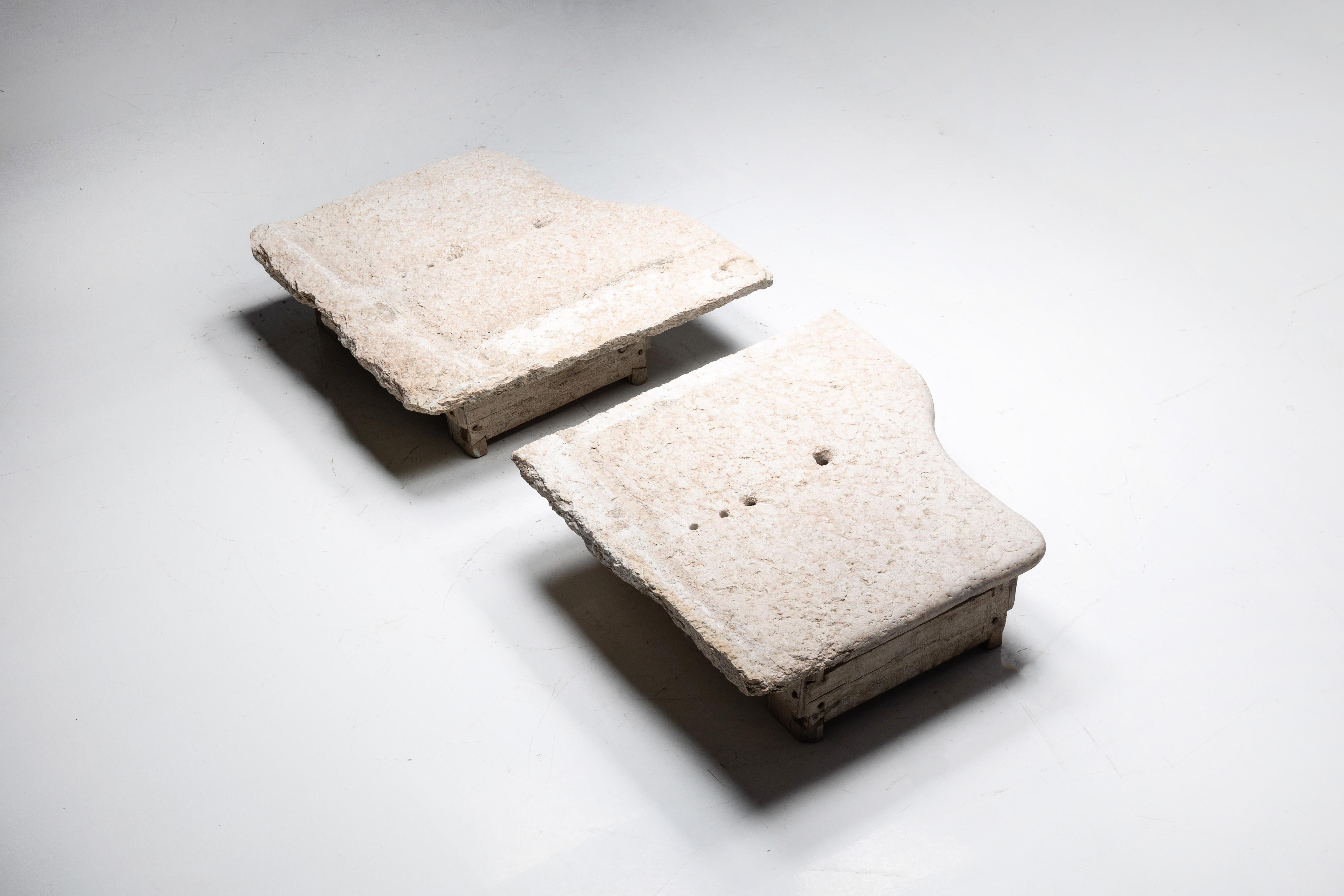 Tables basses robustes en pierre de ferme, Italie, XIXe siècle en vente 2