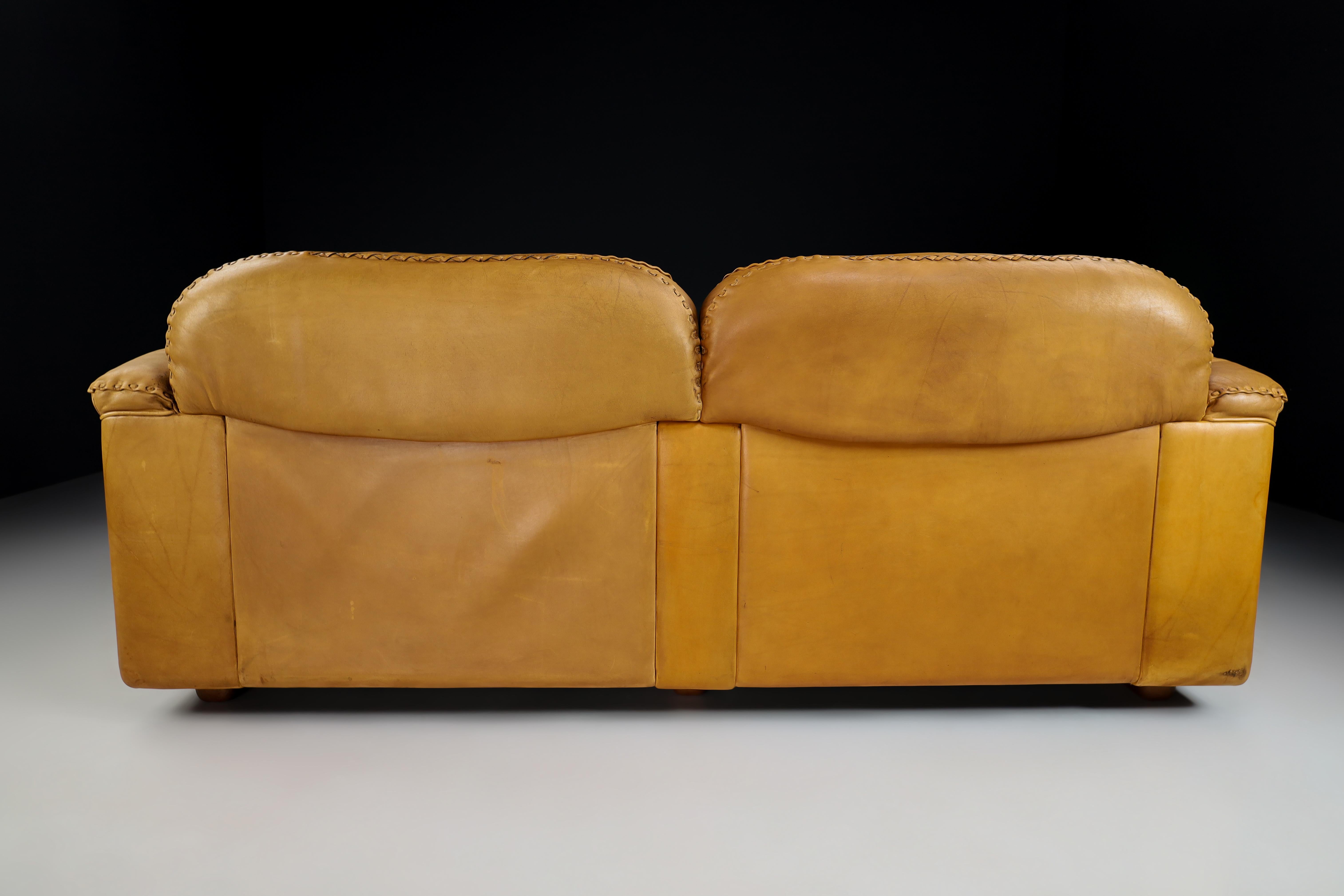 Robust Patinated Leather De Sede Ds-101 Two-Seater Sofa, Zwitserland 1960s 1