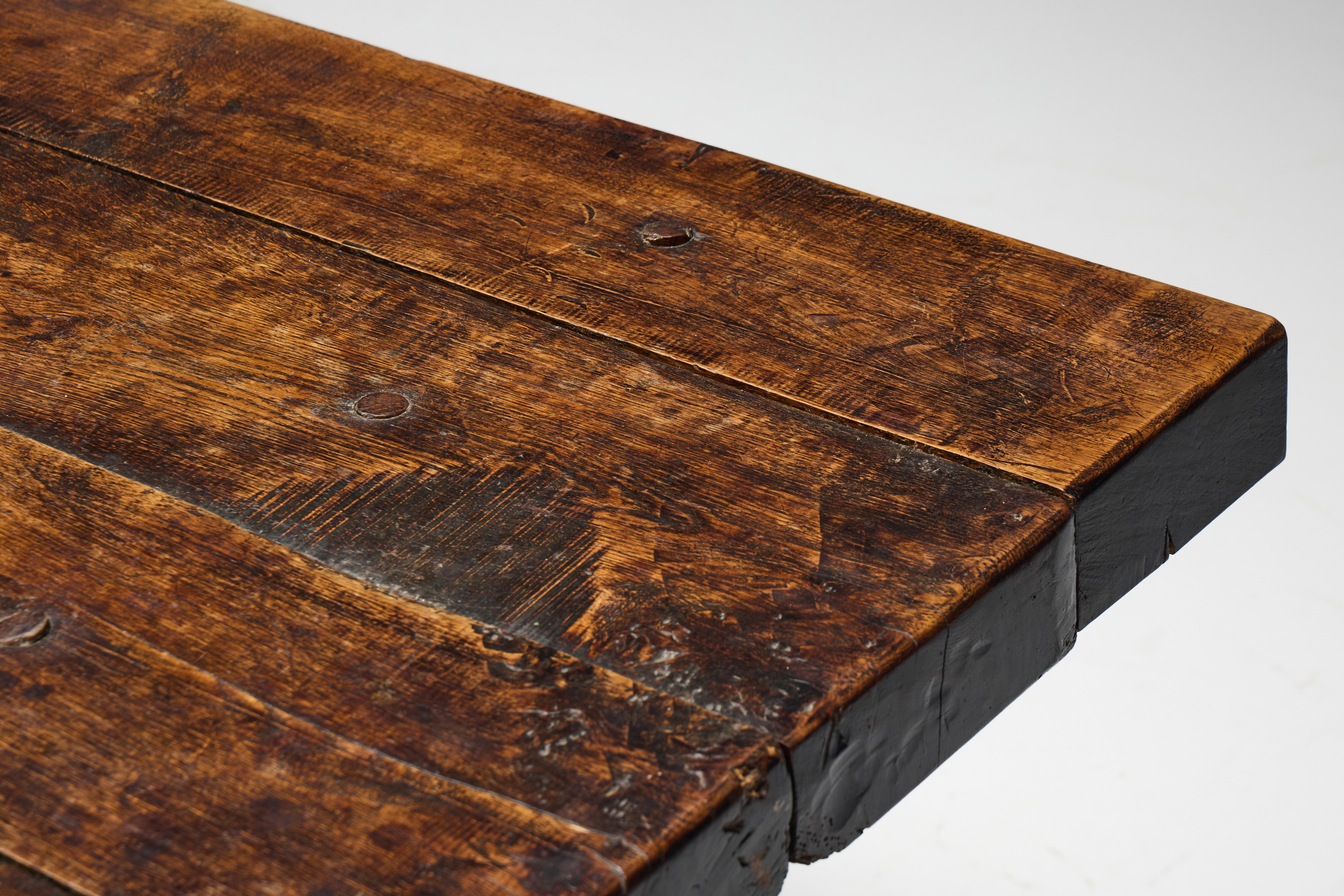 Rustique Table de ferme populaire Robust Travail, France, 19e siècle en vente