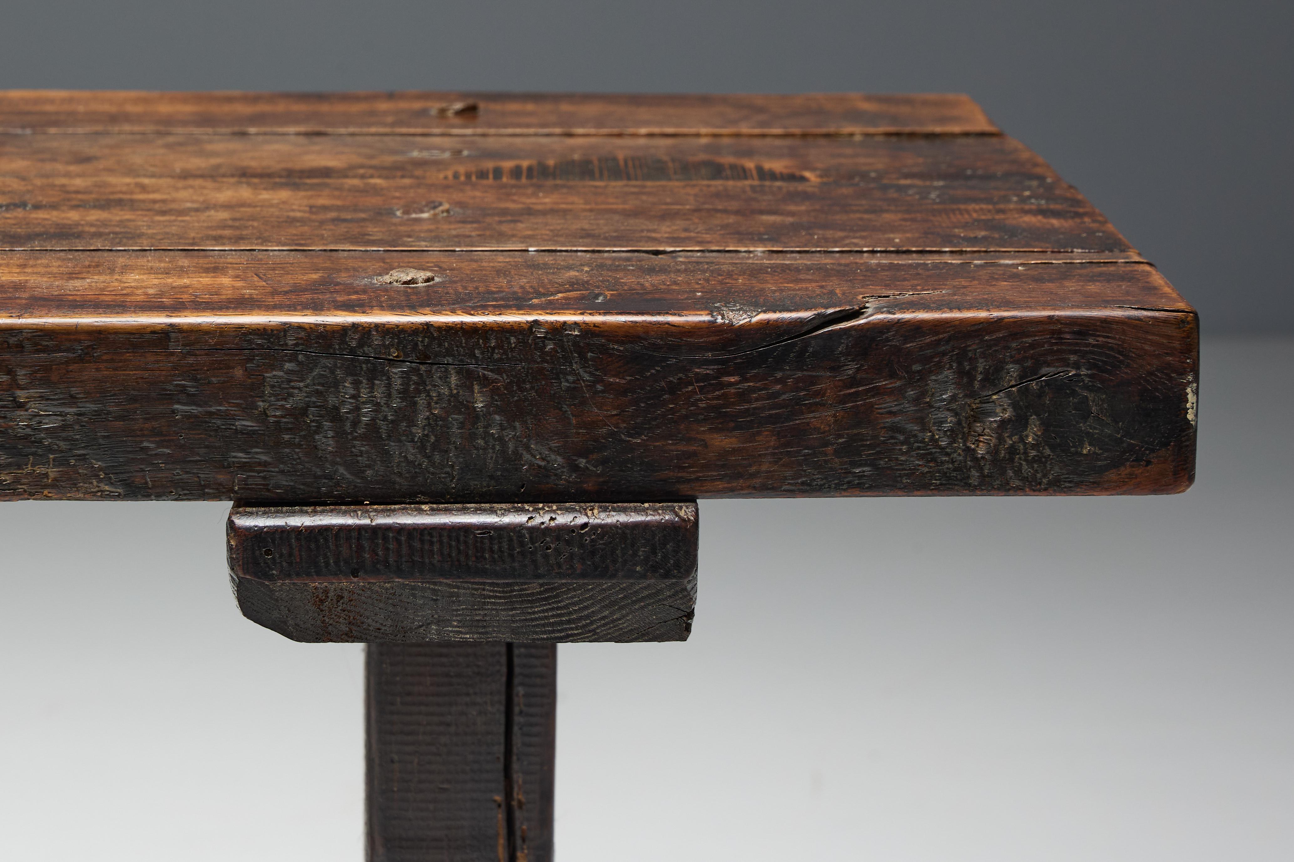 Table de ferme populaire Robust Travail, France, 19e siècle Excellent état - En vente à Antwerp, BE