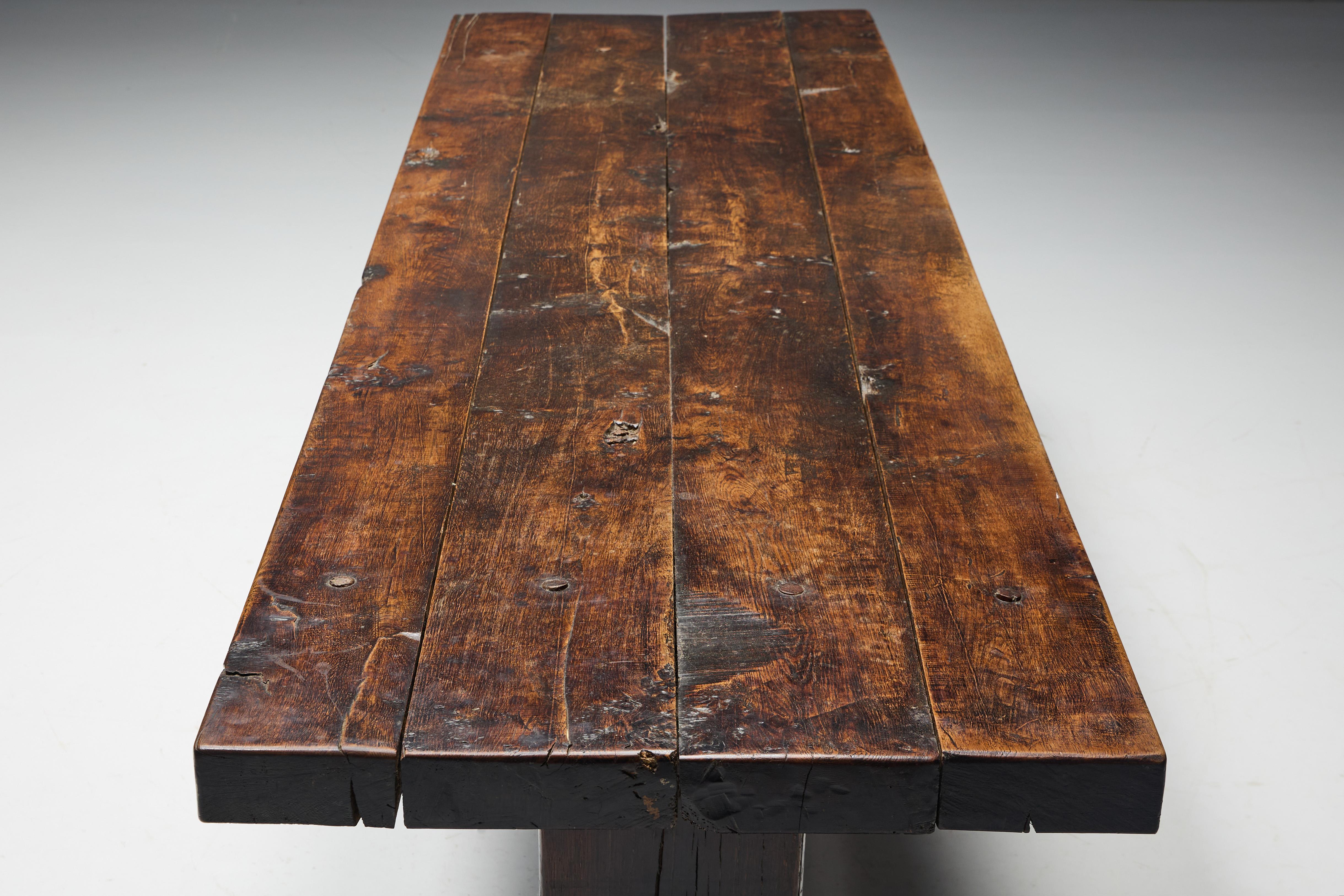 Bois Table de ferme populaire Robust Travail, France, 19e siècle en vente