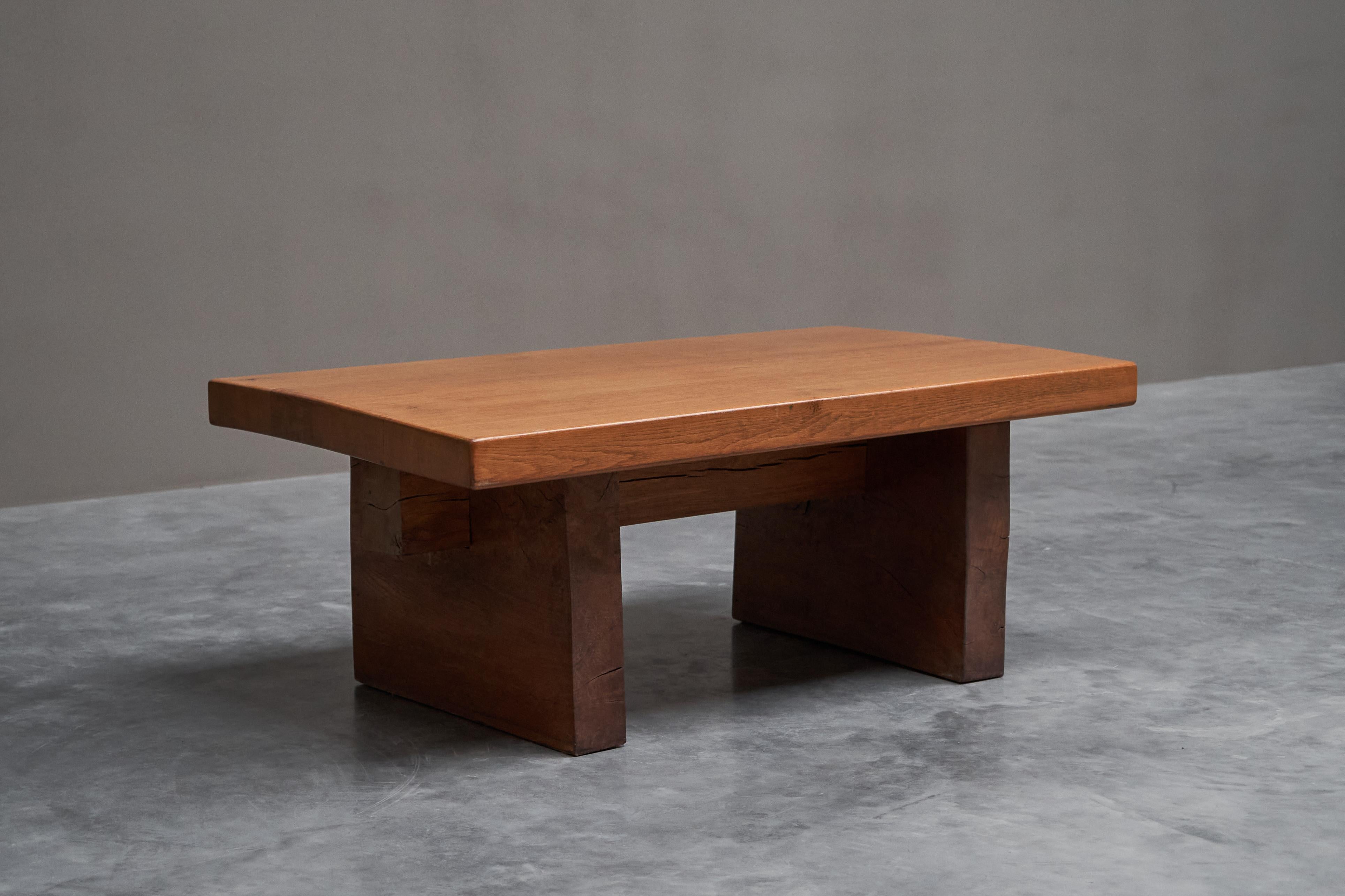Robusta Mesa de Centro Wabi Sabi de Madera Maciza Años 60 en venta 3