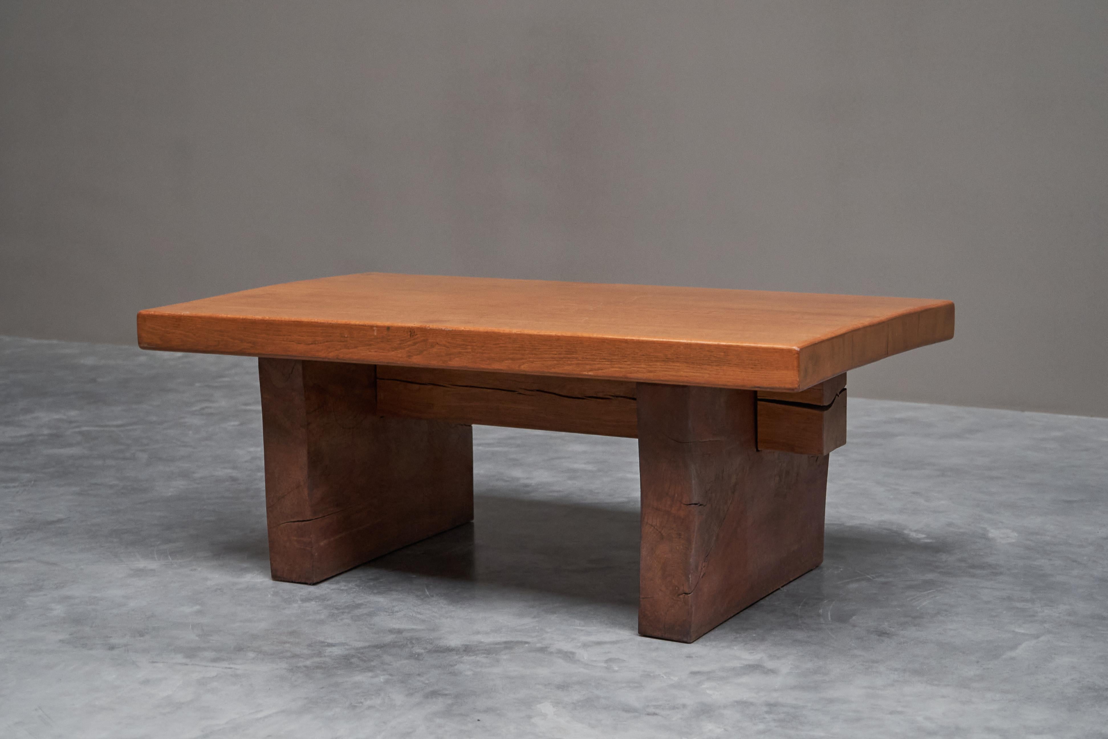 Robusta Mesa de Centro Wabi Sabi de Madera Maciza Años 60 en venta 5