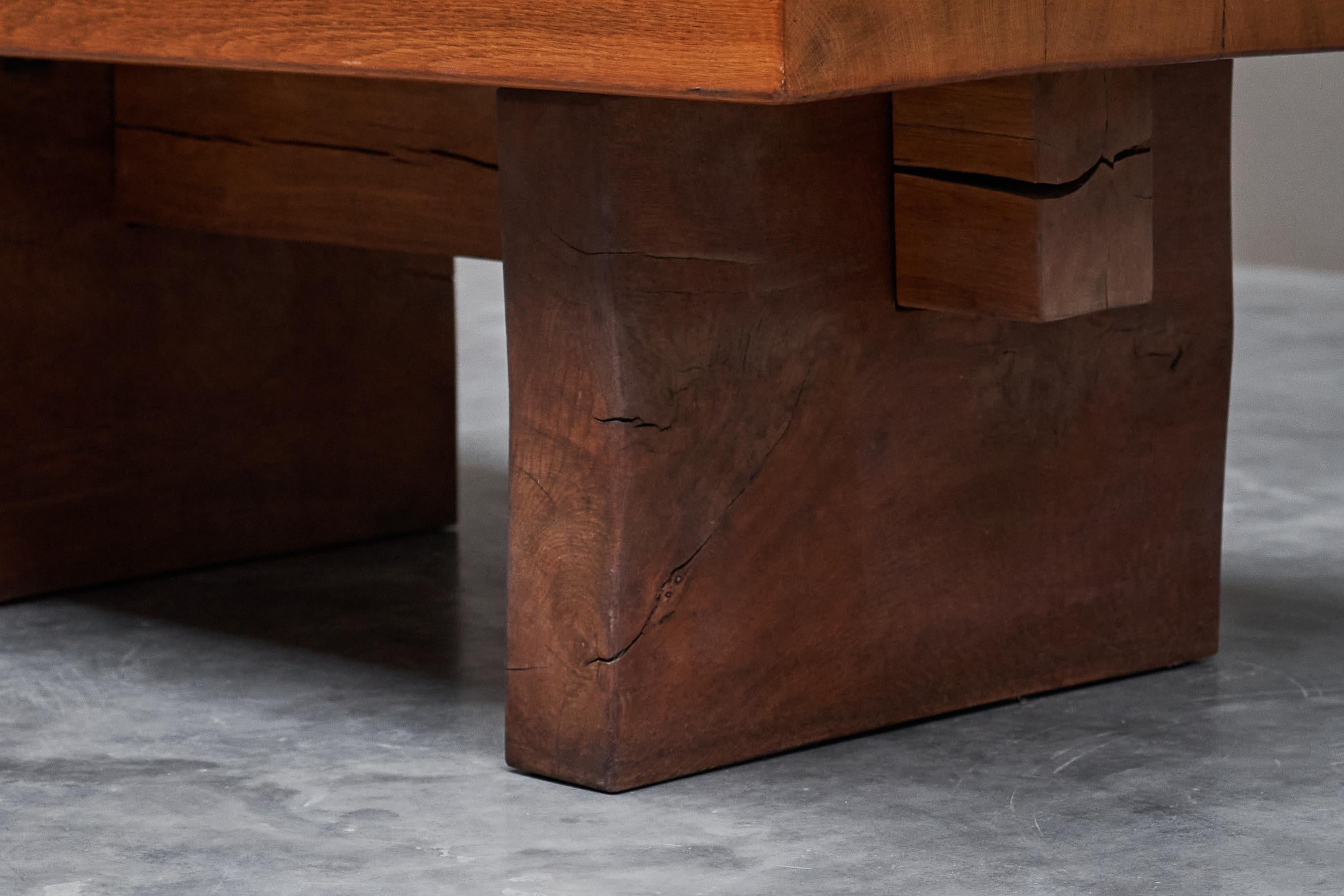Robusta Mesa de Centro Wabi Sabi de Madera Maciza Años 60 en Bueno estado para la venta en Meer, VAN