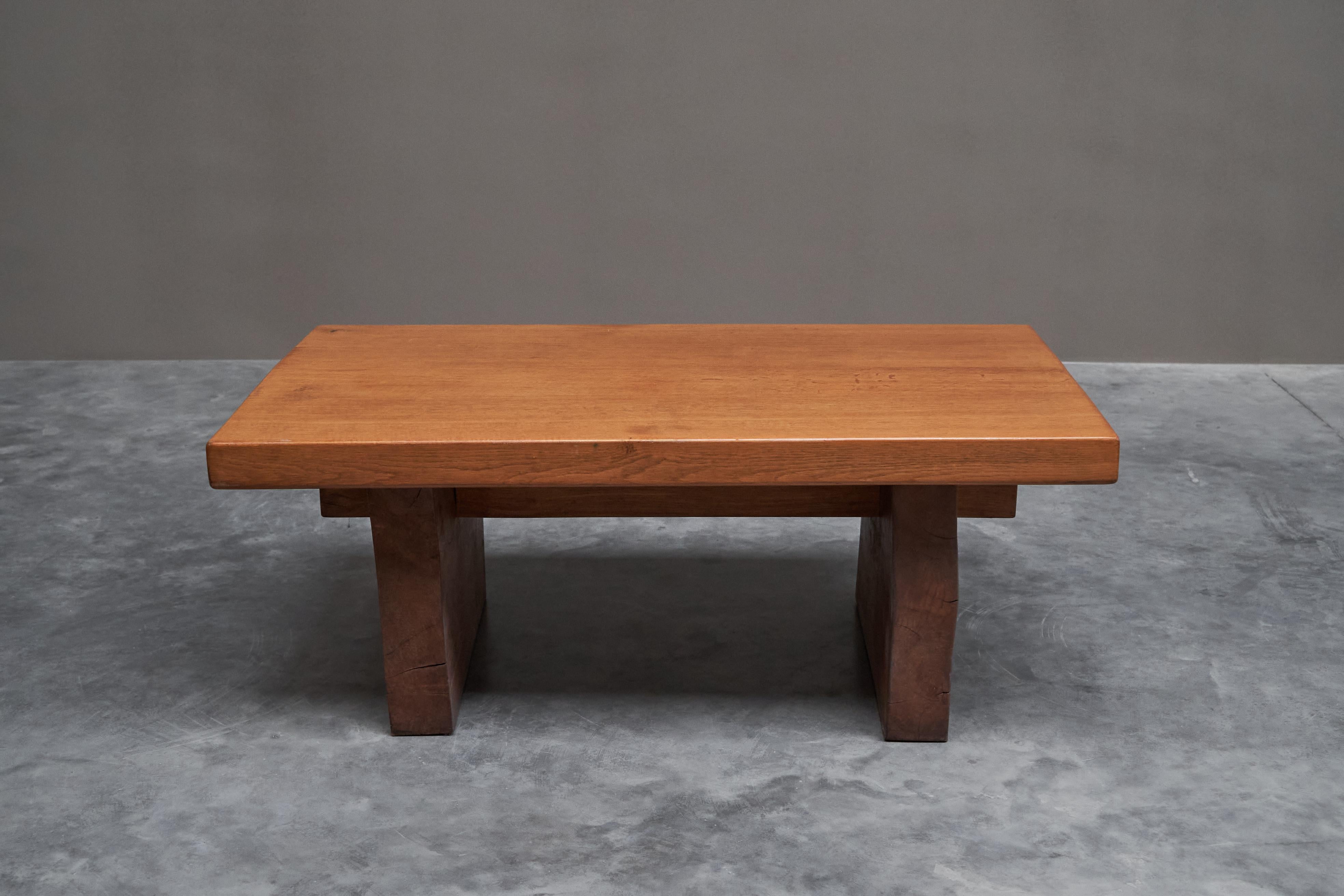 Robusta Mesa de Centro Wabi Sabi de Madera Maciza Años 60 en venta 1