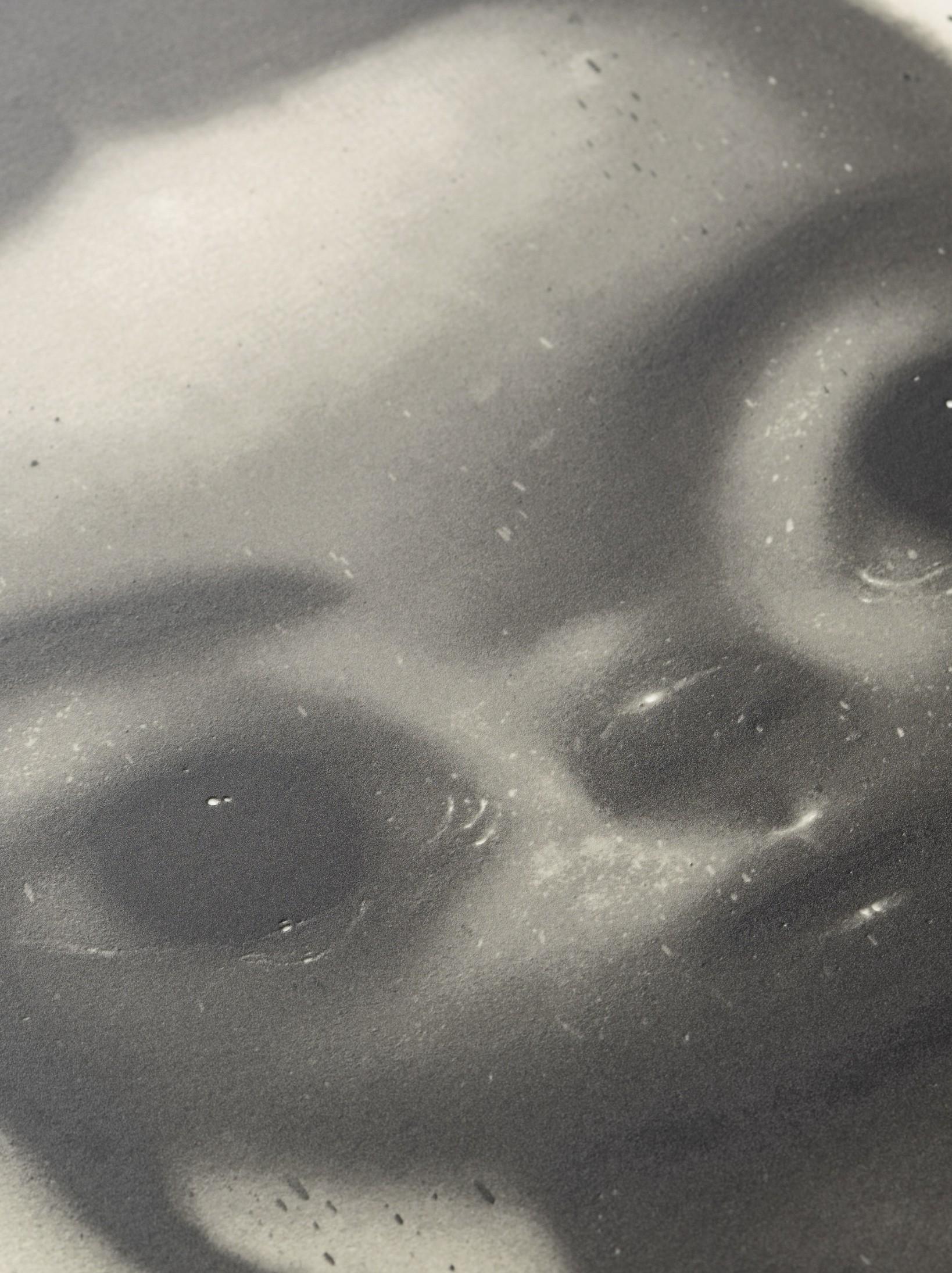 Robys Dwi Antono - KINASIH

Date de création : 2022
Support : Sérigraphie avec encres UV durcissables sur papier Somerset
Edition : 200
Taille : 50 x 44 cm
Condit : En parfait état et jamais encadré

Cette œuvre d'art en édition limitée, publiée en