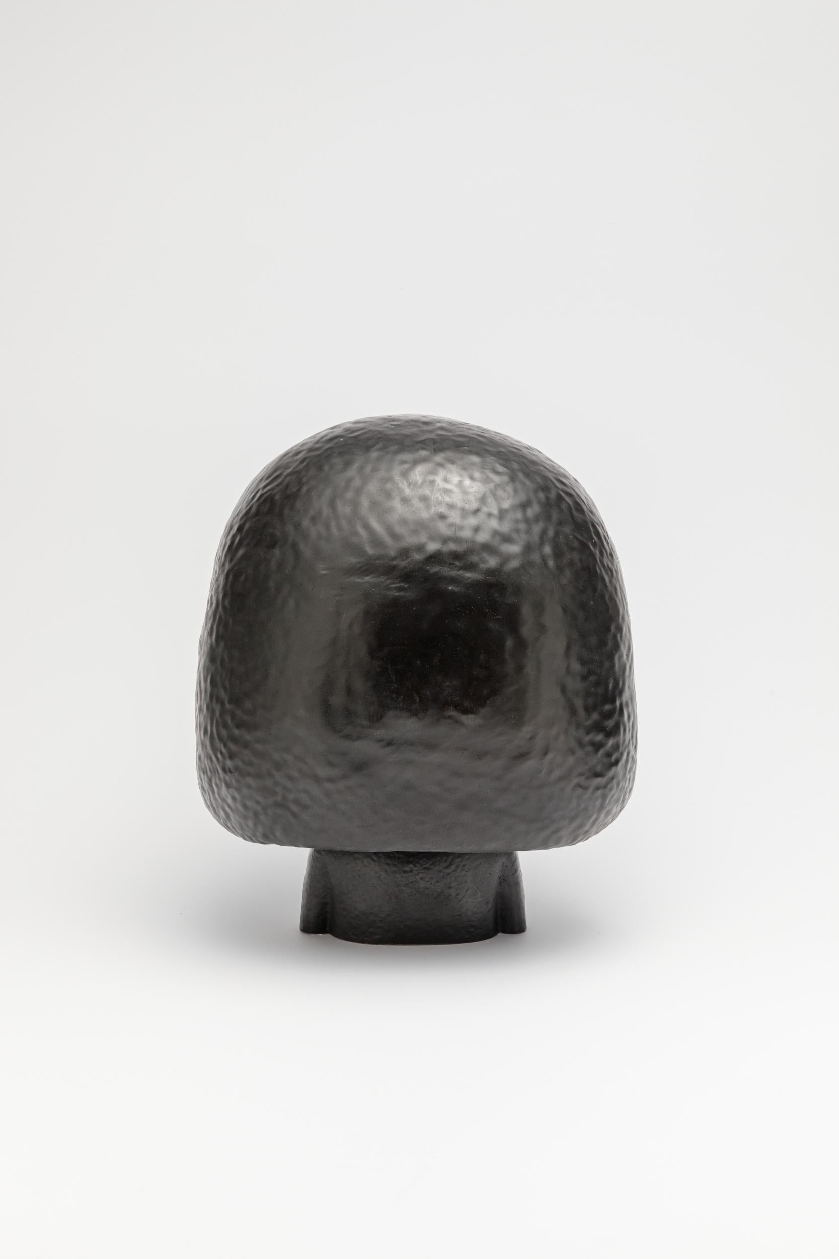 ROBY DWI ANTONO - SCULPTURE KIRA (BLACK). Édition limitée Contemporary Modernity - Moderne Sculpture par Roby Dwi Antono