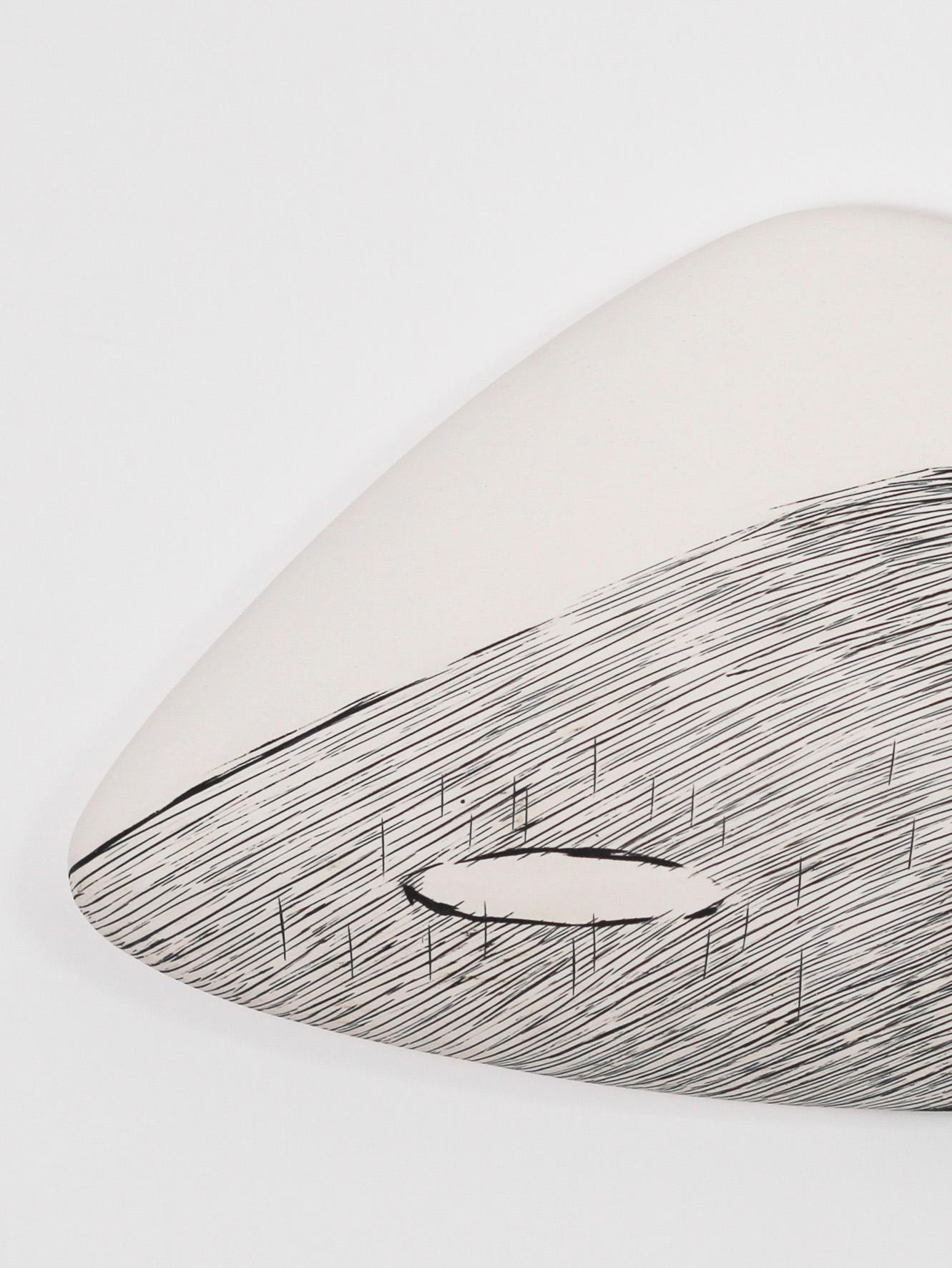 Ascent 6, zeitgenössische wandmontierte Keramikskulptur von Robyn Campbell  im Angebot 1