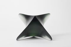 Whorl 4, sculpture contemporaine en cristal de plomb coulé de Robyn Campbell