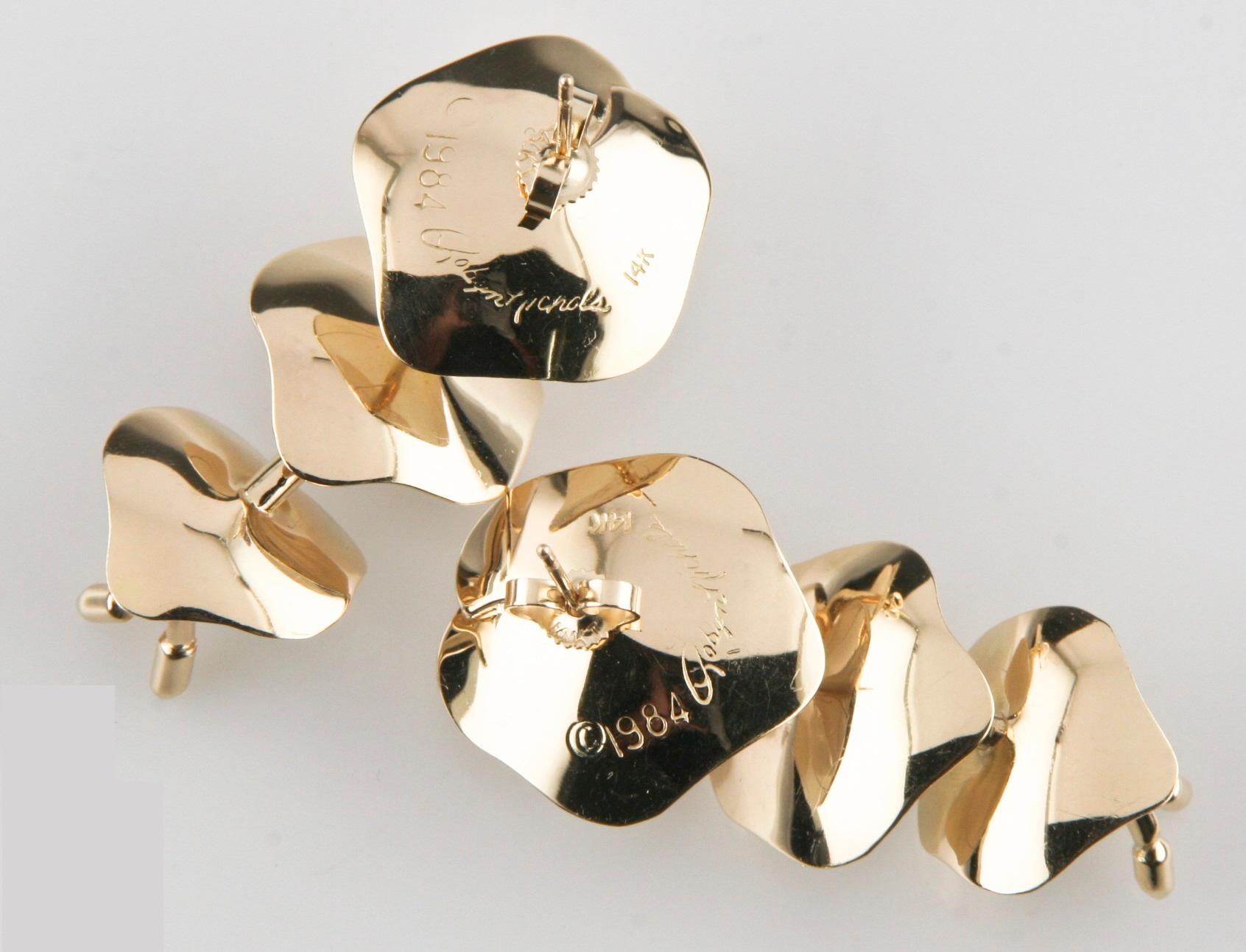 Art nouveau Robyn Nichols - Pendants d'oreilles en or jaune 14k avec coussinets de lys en vente
