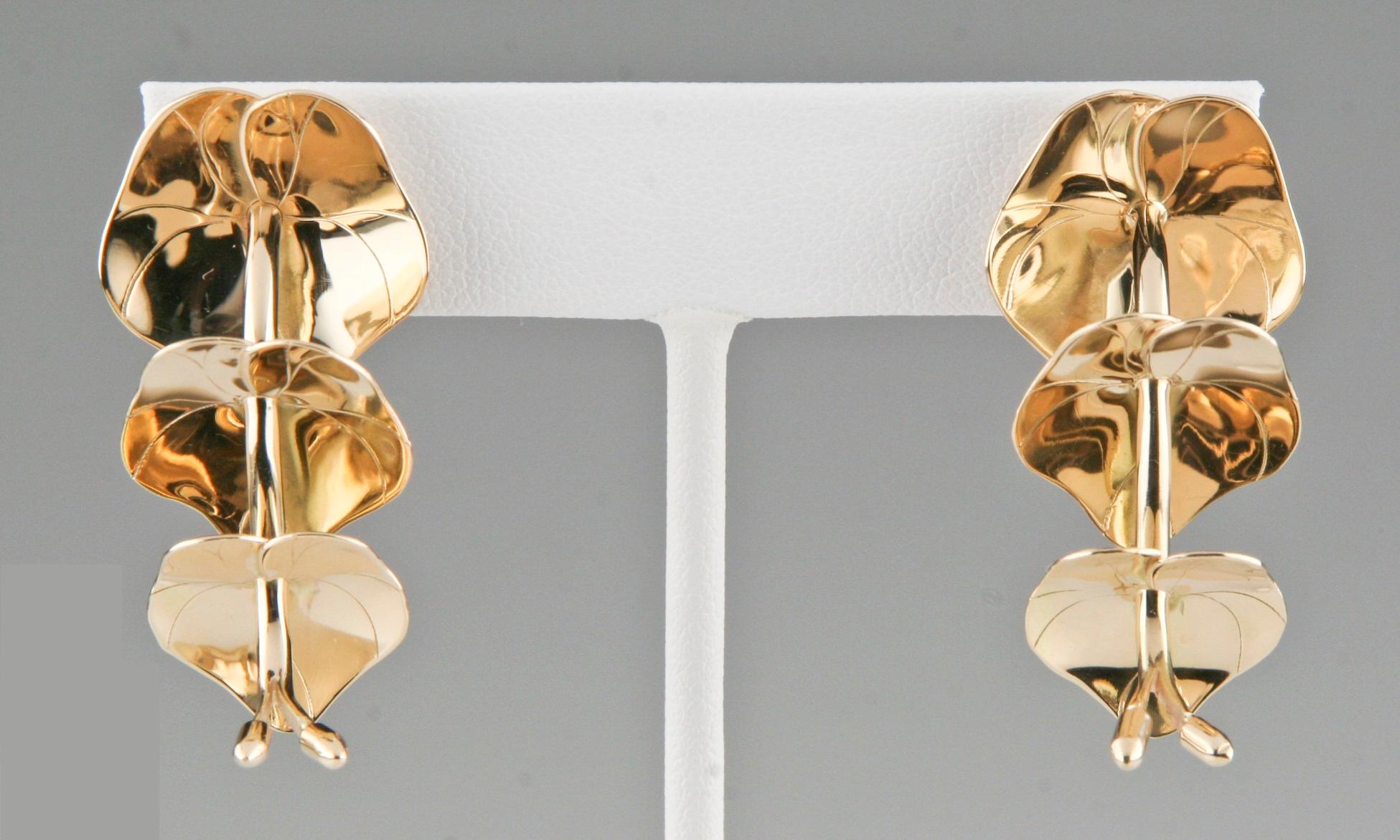 Robyn Nichols - Pendants d'oreilles en or jaune 14k avec coussinets de lys Bon état - En vente à Sherman Oaks, CA
