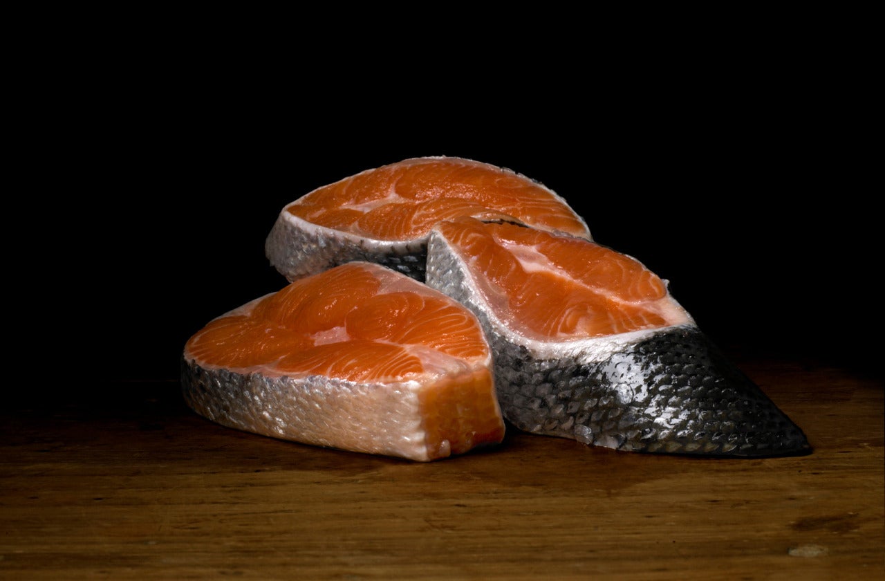 Still-Life Photograph di Robyn Stacey - Salmone