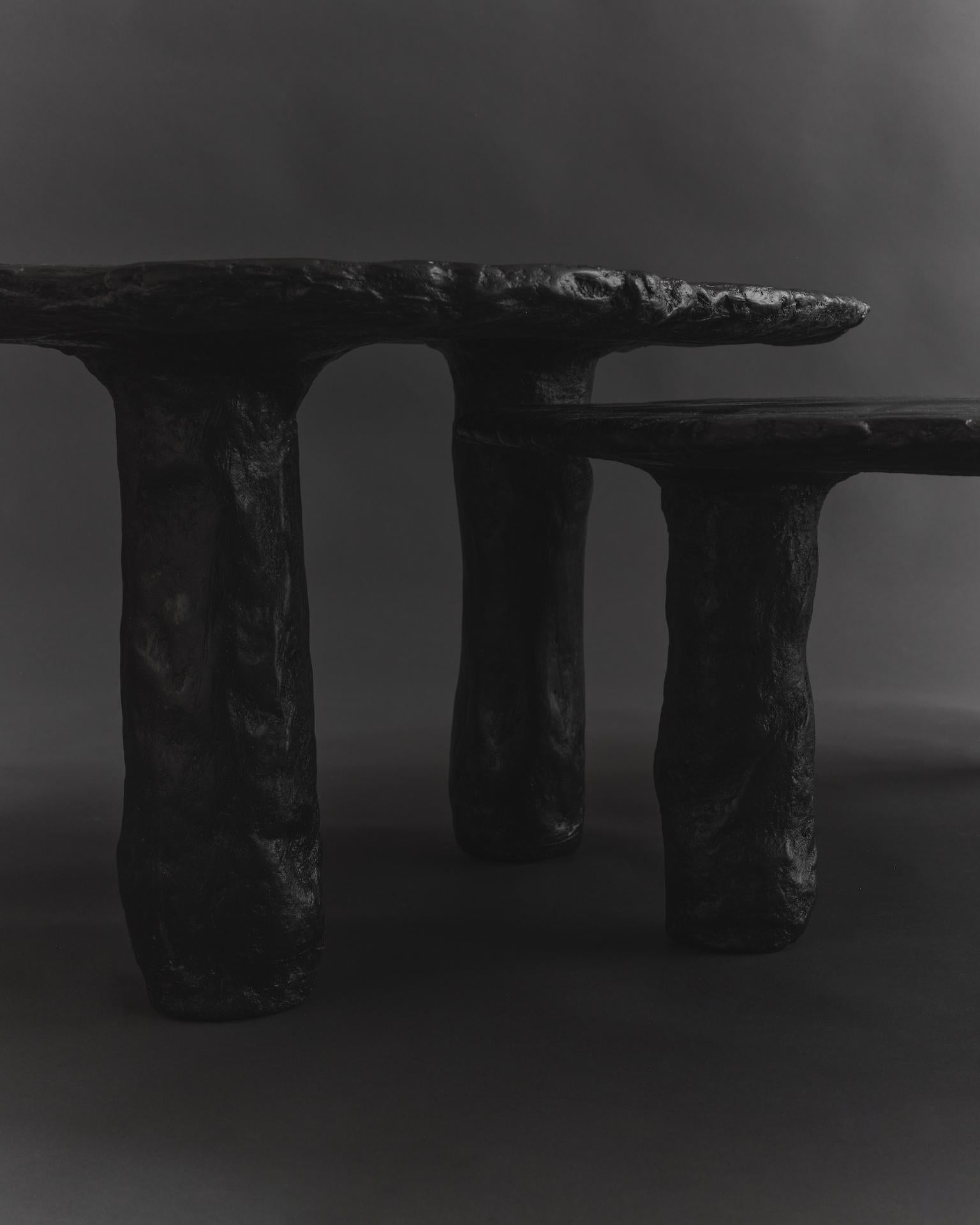 Tables basses gigognes Roca en plâtre calcaire noir Neuf - En vente à Los Angeles, CA