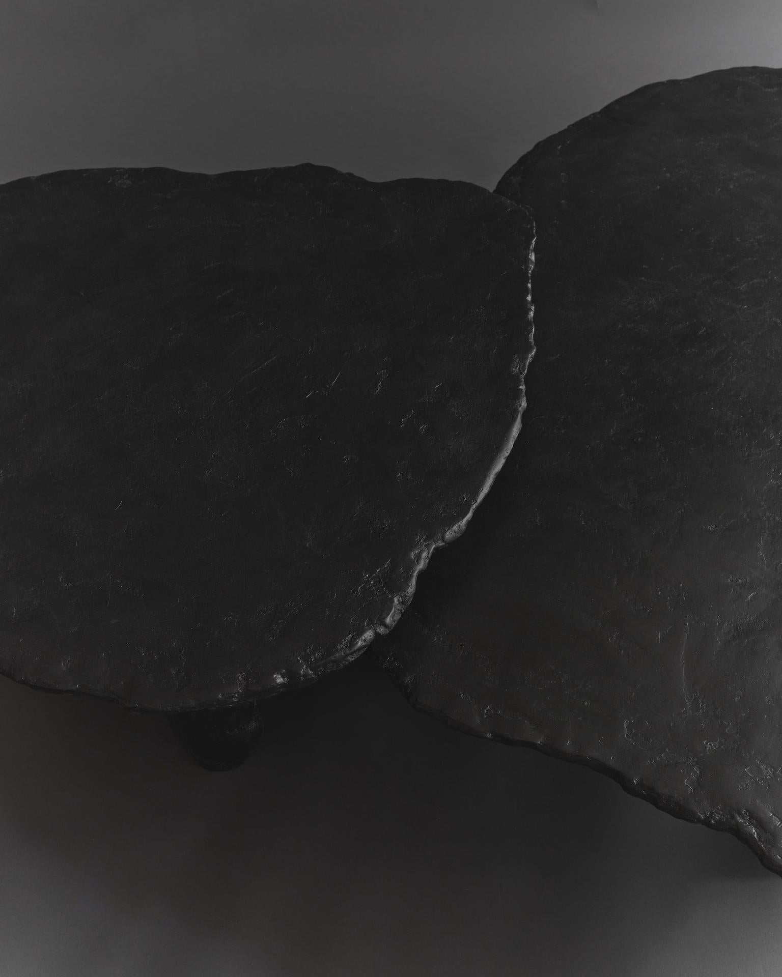 XXIe siècle et contemporain Tables basses gigognes Roca en plâtre calcaire noir en vente