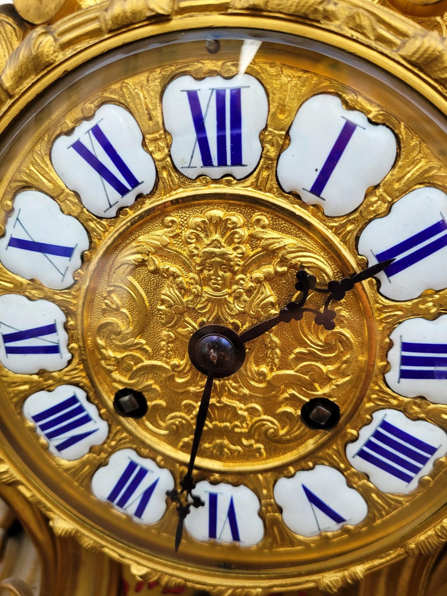 Rocaille Clock In Gilt Bronze, Napoleon III, 19th Century In Good Condition For Sale In MARSEILLE, FR