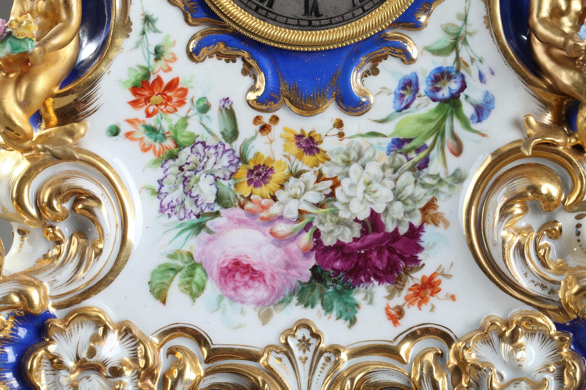 Rocaille Clock in Porcelain in the Taste of Jacob Petit 19th Century In Good Condition For Sale In Paris, FR