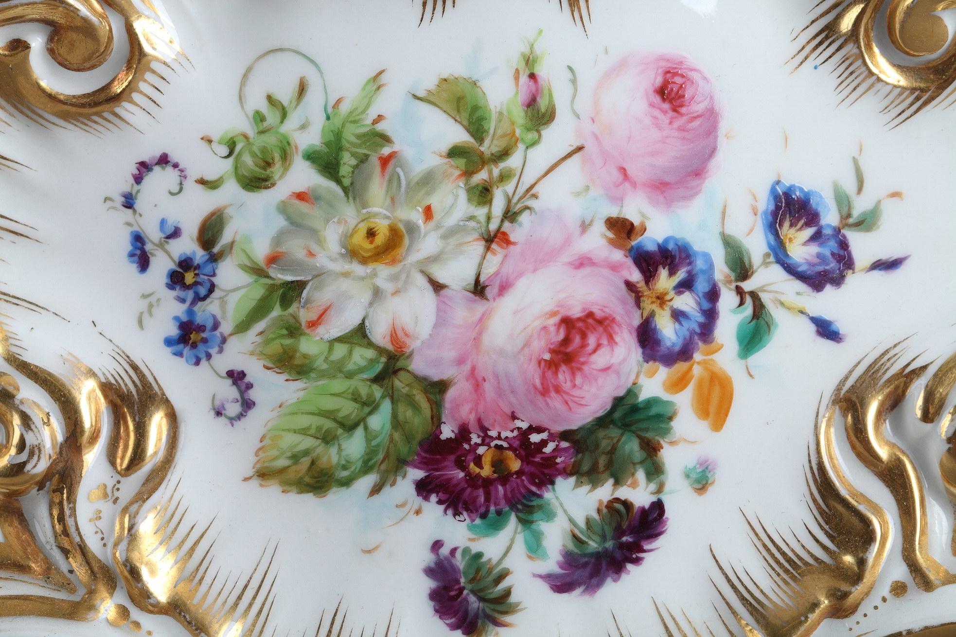 Porcelaine Horloge Rocaille en porcelaine dans le goût de Jacob Petit 19ème siècle en vente