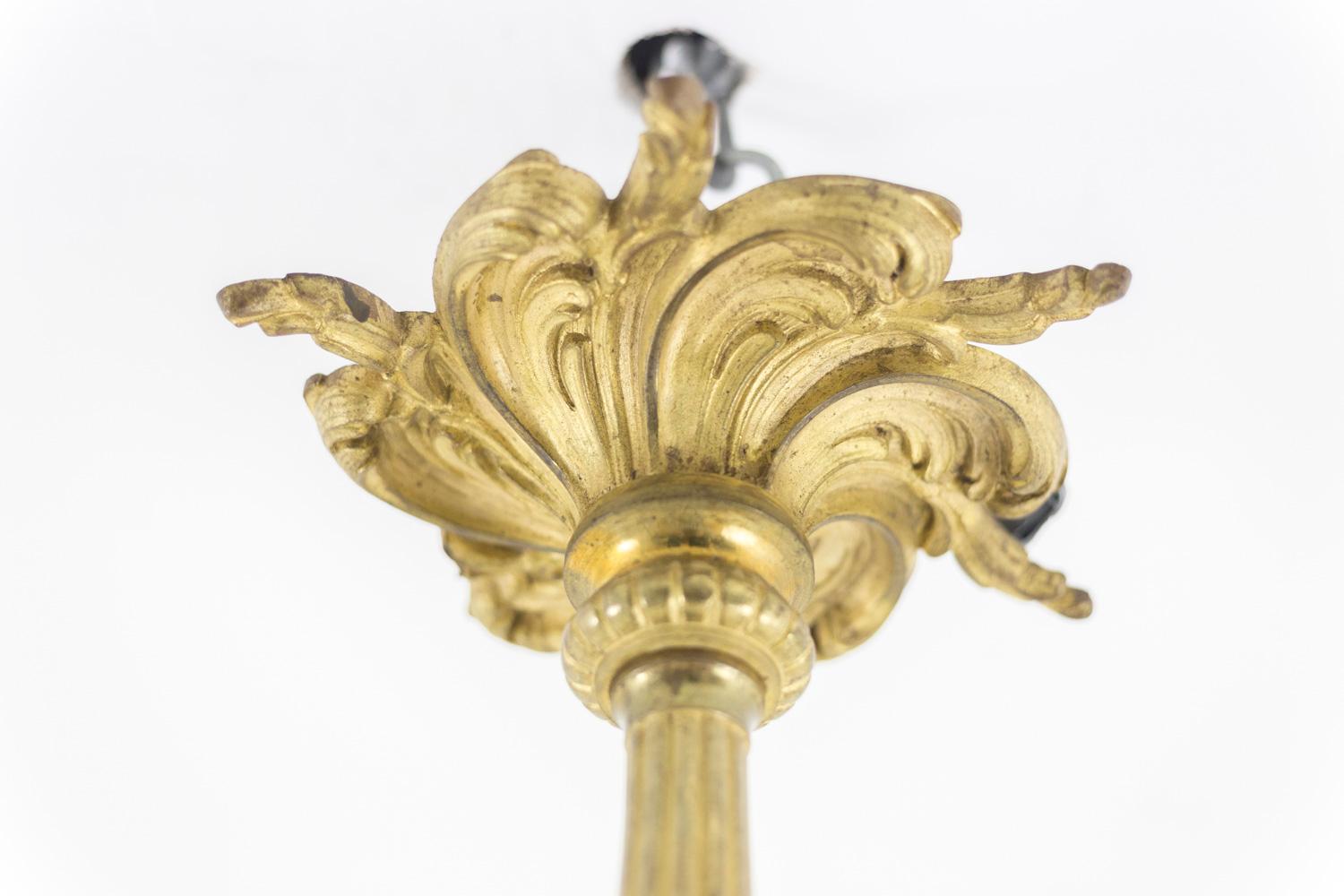 Kronleuchter im Rocaille-Stil aus vergoldeter Bronze, um 1880 im Zustand „Hervorragend“ im Angebot in Saint-Ouen, FR
