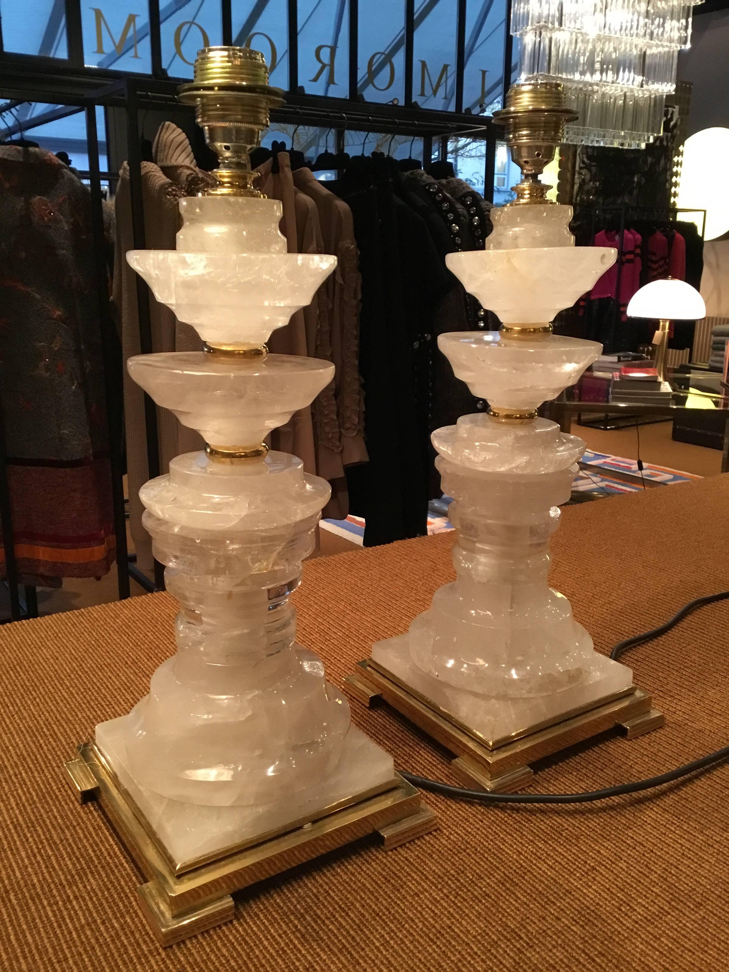 Ces lampes ont été fabriquées à la main en 2015 par un artisan du centre de l'Italie.
Réalisé en laiton et en cristal 