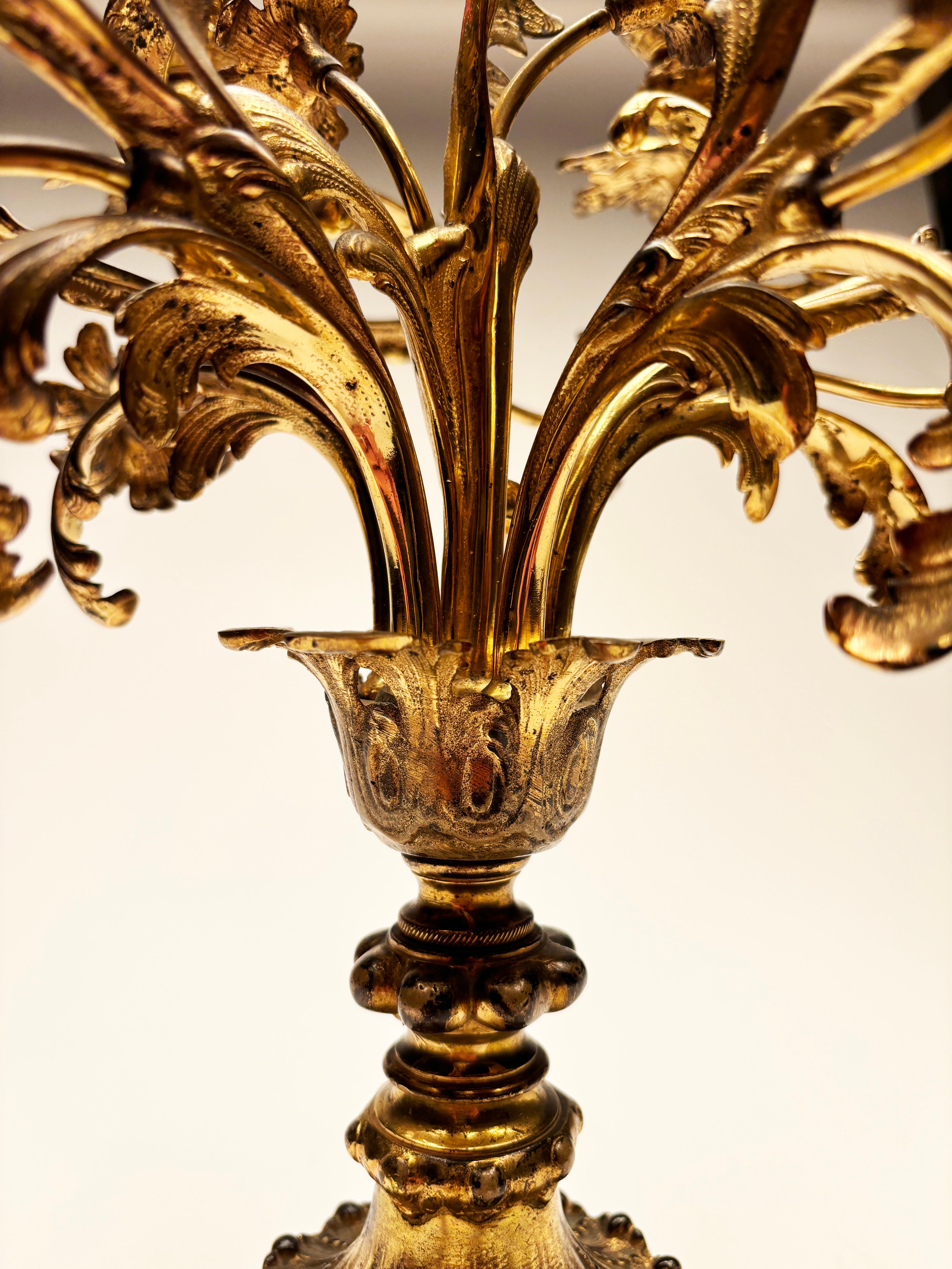 Candelabro in bronzo stile Rocco con 6 bracci in vendita 2