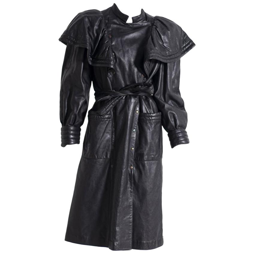 Roccobarocco coat in black leather for woman 1980's.