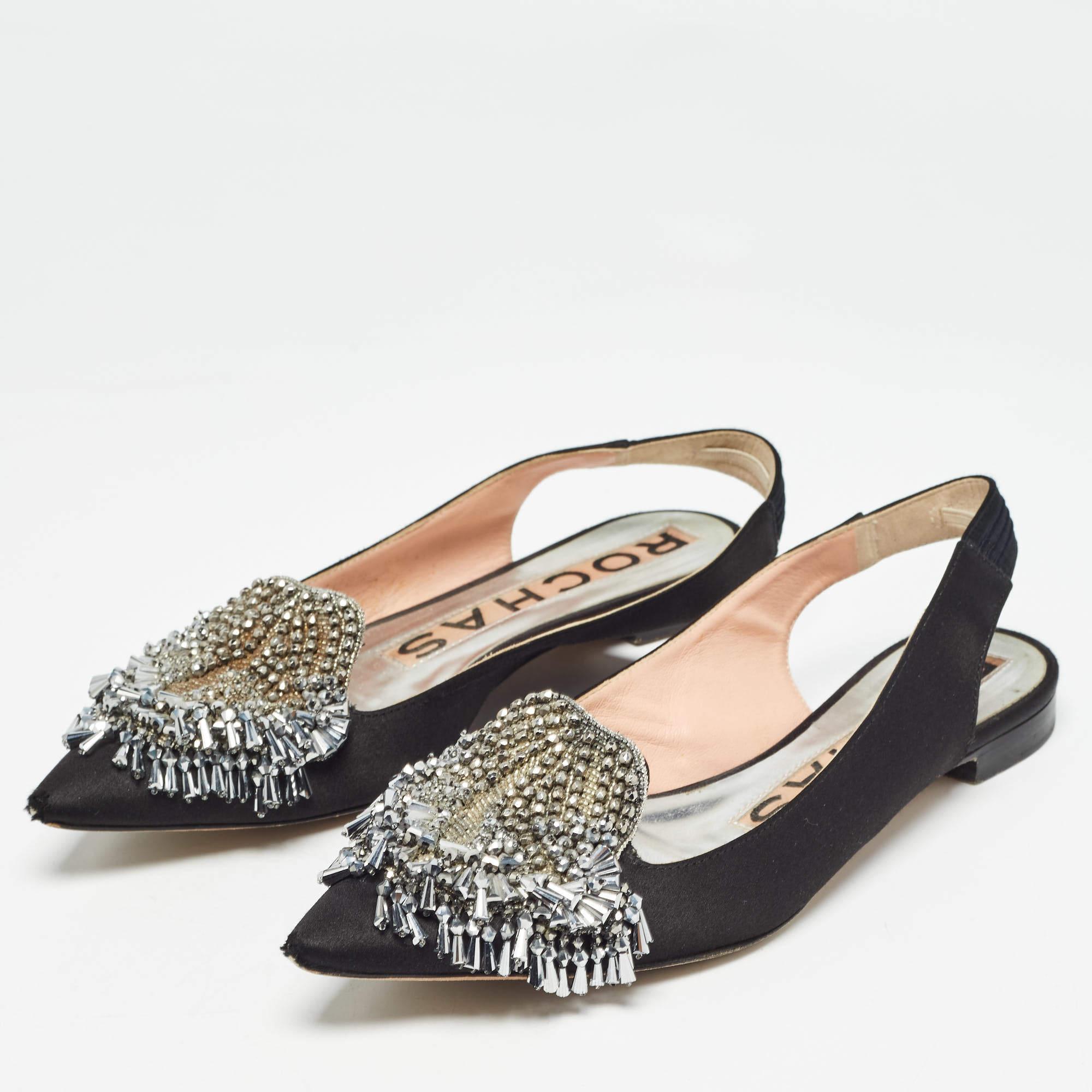 Un classico paio di sandali piatti è un must have in ogni collezione e quando il design è di Rochas è sicuro di aggiungere una dichiarazione di lusso al tuo guardaroba. Questi sono sicuramente in grado di deliziare