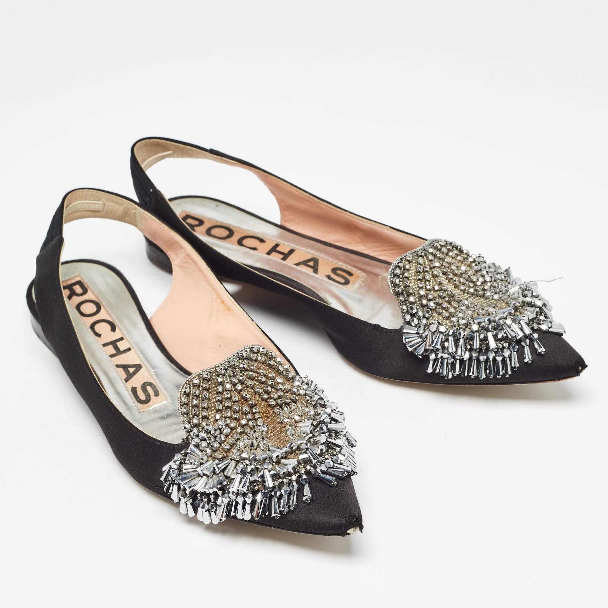 Rochas - Sandali piatti in raso nero impreziositi da cristalli - taglia 36 In condizioni discrete in vendita a Dubai, Al Qouz 2