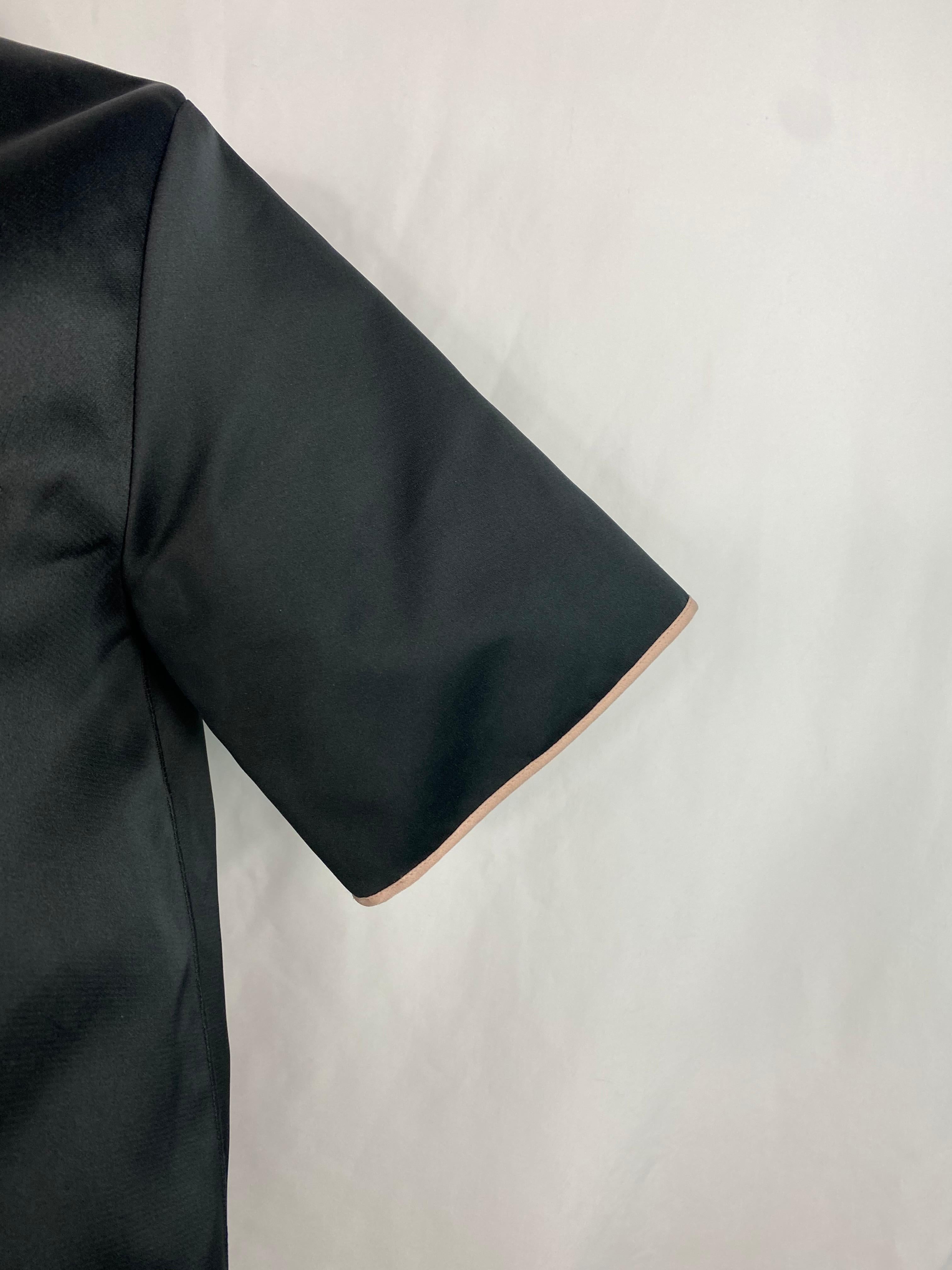 Rochas Negro Blusa Manga Corta Blusa Abotonada, Talla 42 en Excelente estado para la venta en Beverly Hills, CA