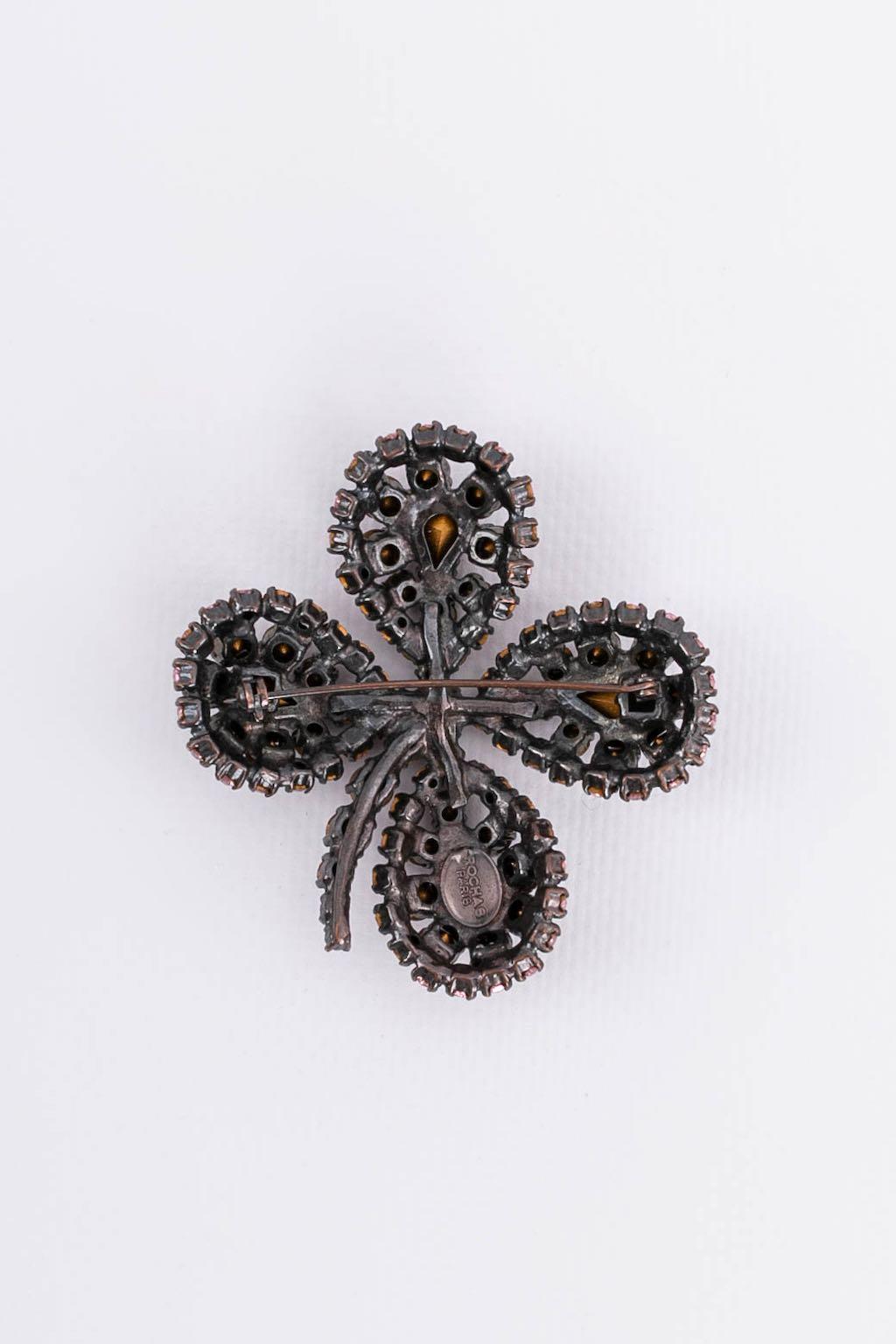 Rochas Clover Silver Plated Brooch with Pink Rhinestones In Excellent Condition For Sale In SAINT-OUEN-SUR-SEINE, FR