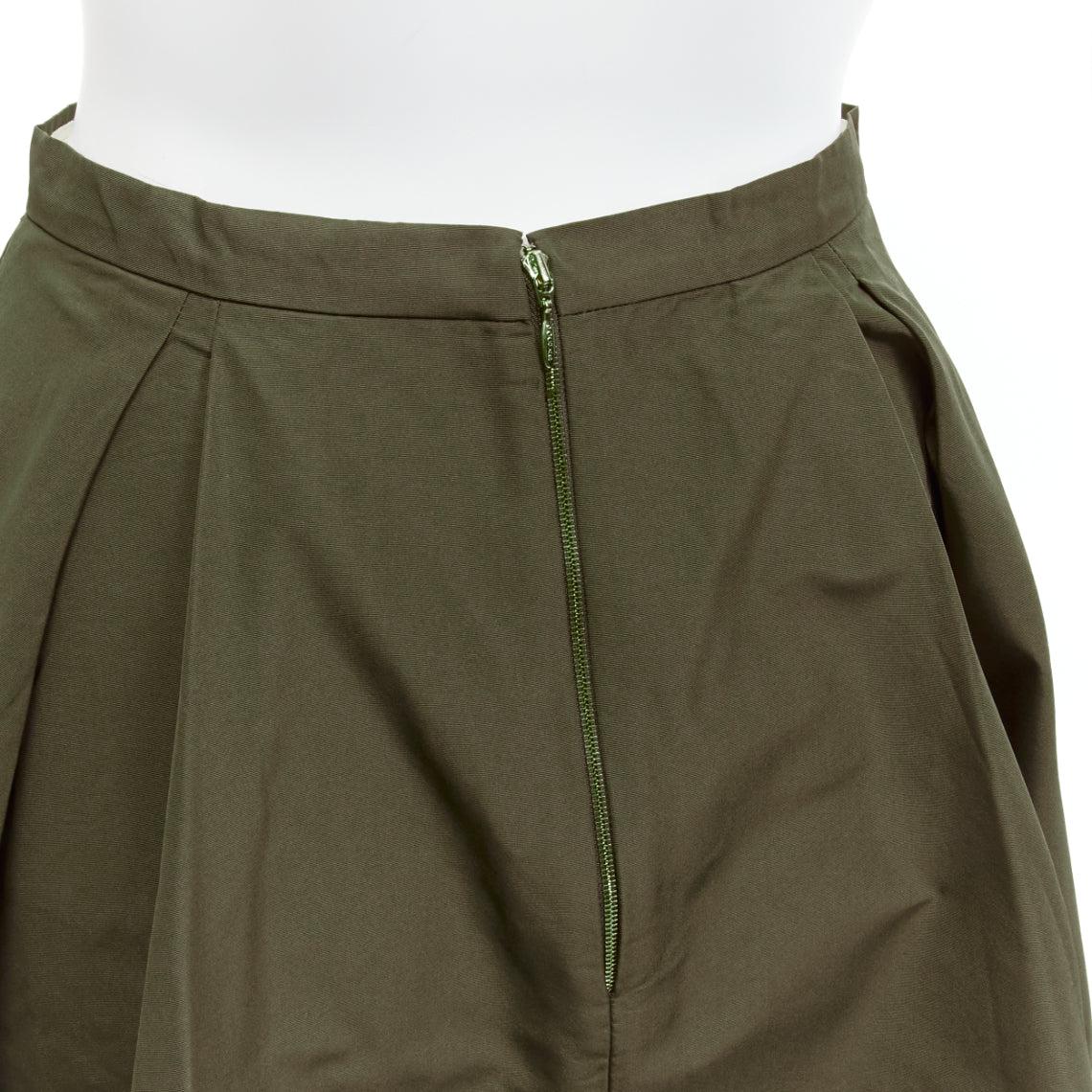 ROCHAS dark green bias cut nylon A-line safari midi skirt IT38 XS
Reference: SNKO/A00323
Brand: Rochas
Material: Polyester
Color: Green
Pattern: Solid
Closure: Zip
Lining: Green Fabric
Extra Details: Back zip detail.
Made in: