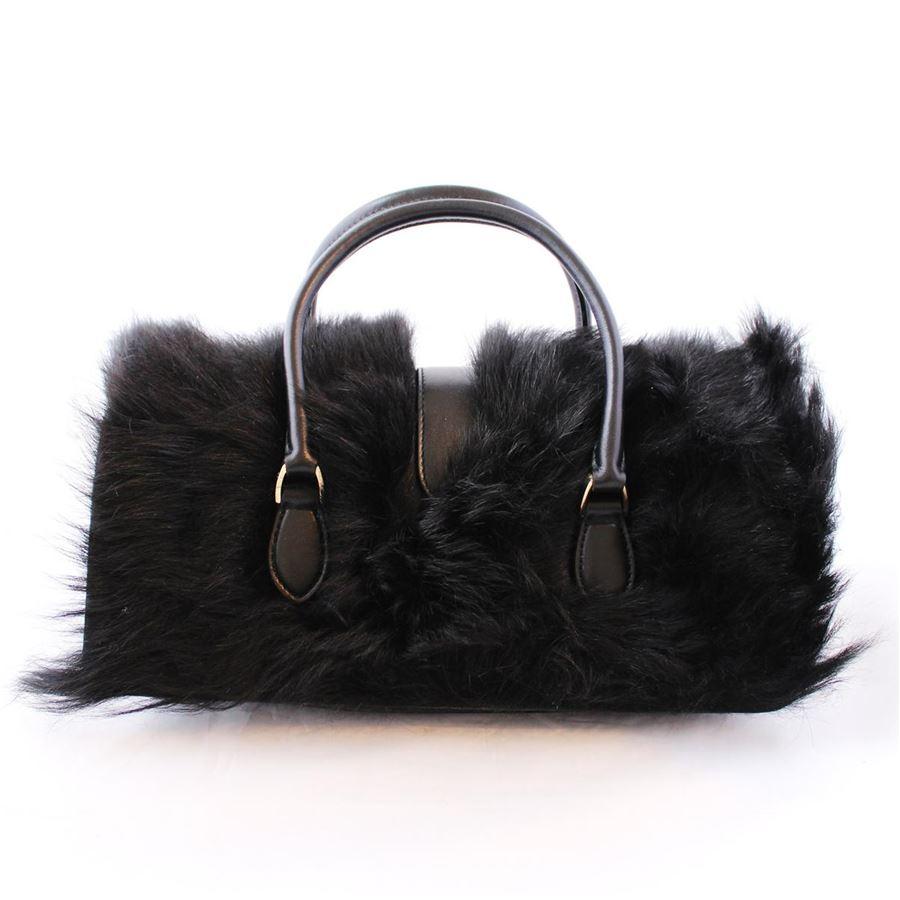 Chic Rochas bag
Leather and eco fur
Black color
Double handle
Removable shoulder belt
Two compartments
Zip pocket divisory
Internal cellphone pocket
Cm 28 x 16 x 12 (11.1 x 6.3 x 4.7 inches)
Worldwide express shipping included in the price !
