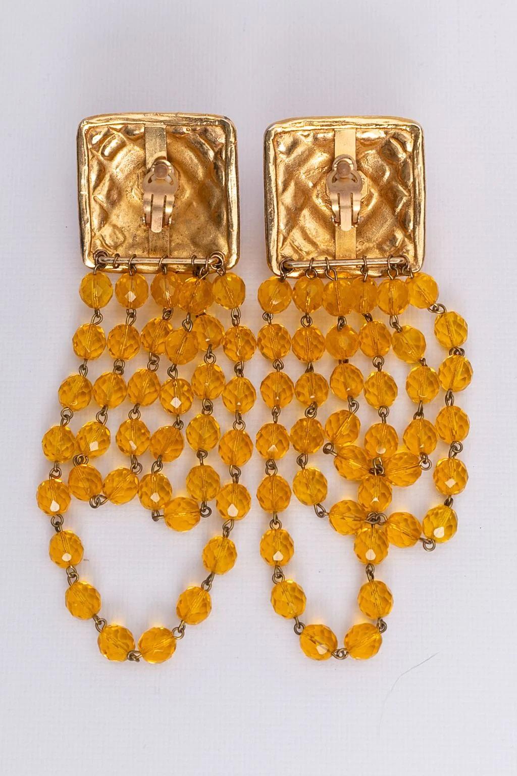 Rochas Golden Gilted Metal Clip-on Earrings with Rhinestones & Beads In Excellent Condition For Sale In SAINT-OUEN-SUR-SEINE, FR