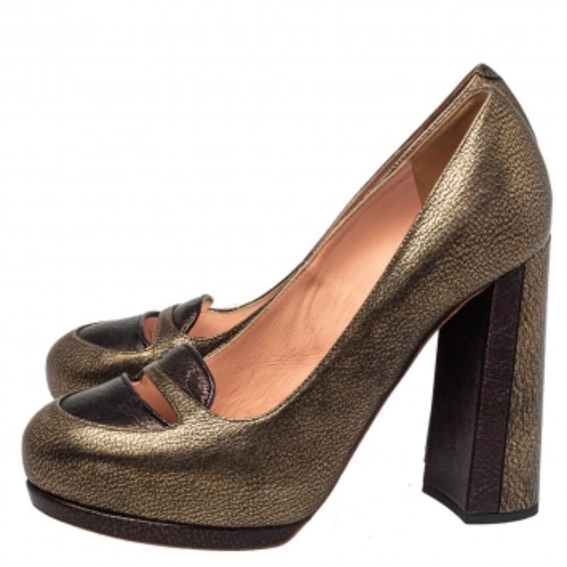 Rochas' timeless aesthetic and impeccable craftsmanship in shoemaking is evident in these stunning loafer pumps. Made from leather, they feature round toes and a bronze shade. They are finished off with block heels.