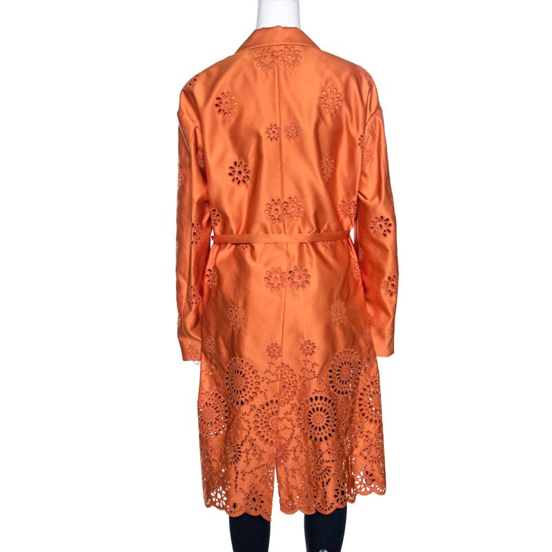 Rochas Orange San Gallo Eyelet Embroidered Duchesse Satin Belted Overcoat L im Zustand „Gut“ in Dubai, Al Qouz 2