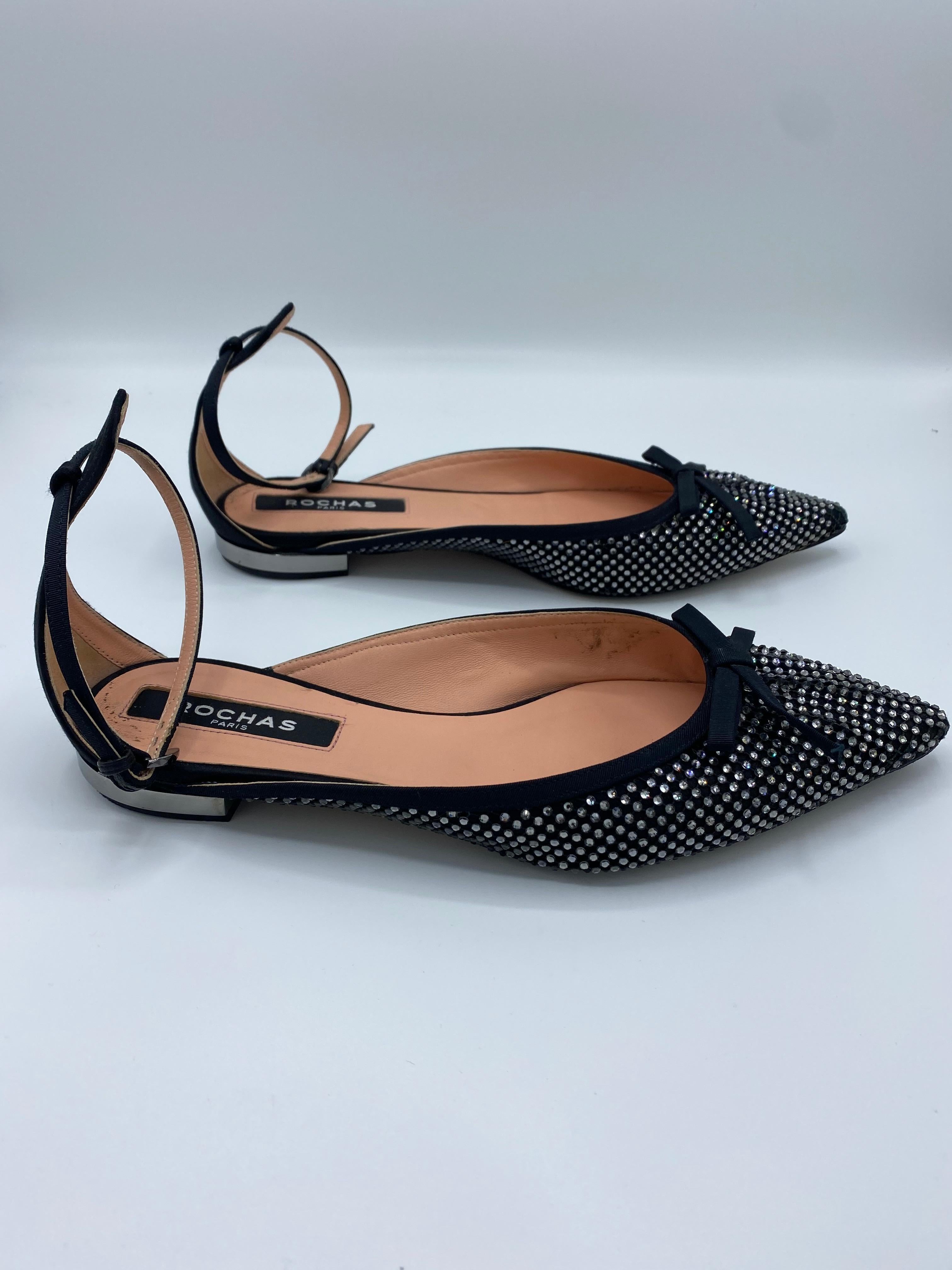 Rochas Paris Satin Grain and Black Pointed Toe Flats, Size 38.5 In Good Condition For Sale In Beverly Hills, CA