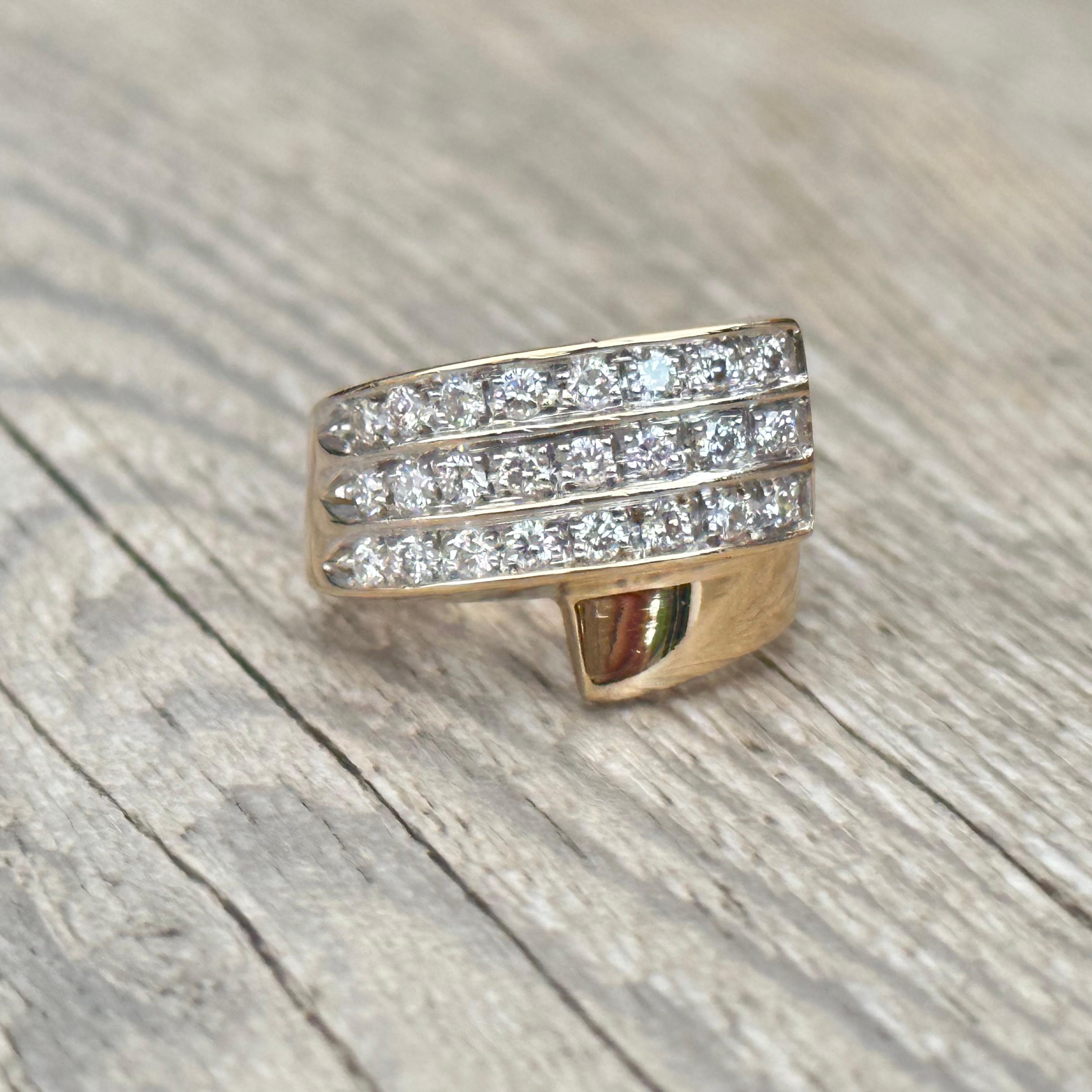 Rochas Paris ring in 18 carat gold and diamonds In Excellent Condition For Sale In LILLE, FR