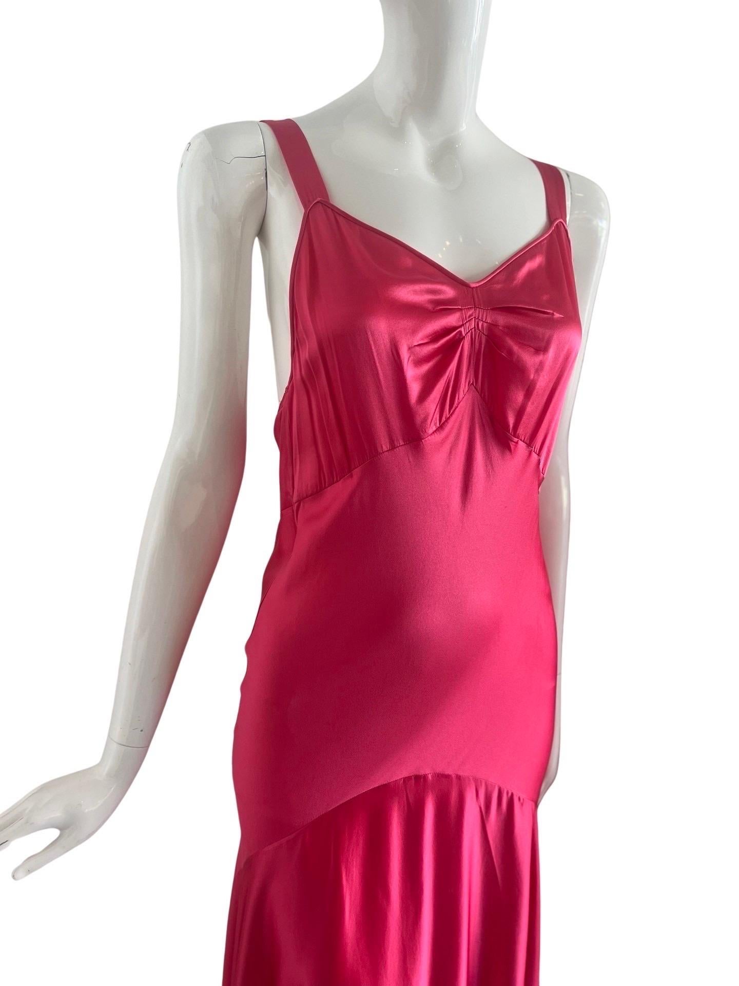 Femenino o masculino Vestido sirena de satén de seda rosa de Rochas en venta
