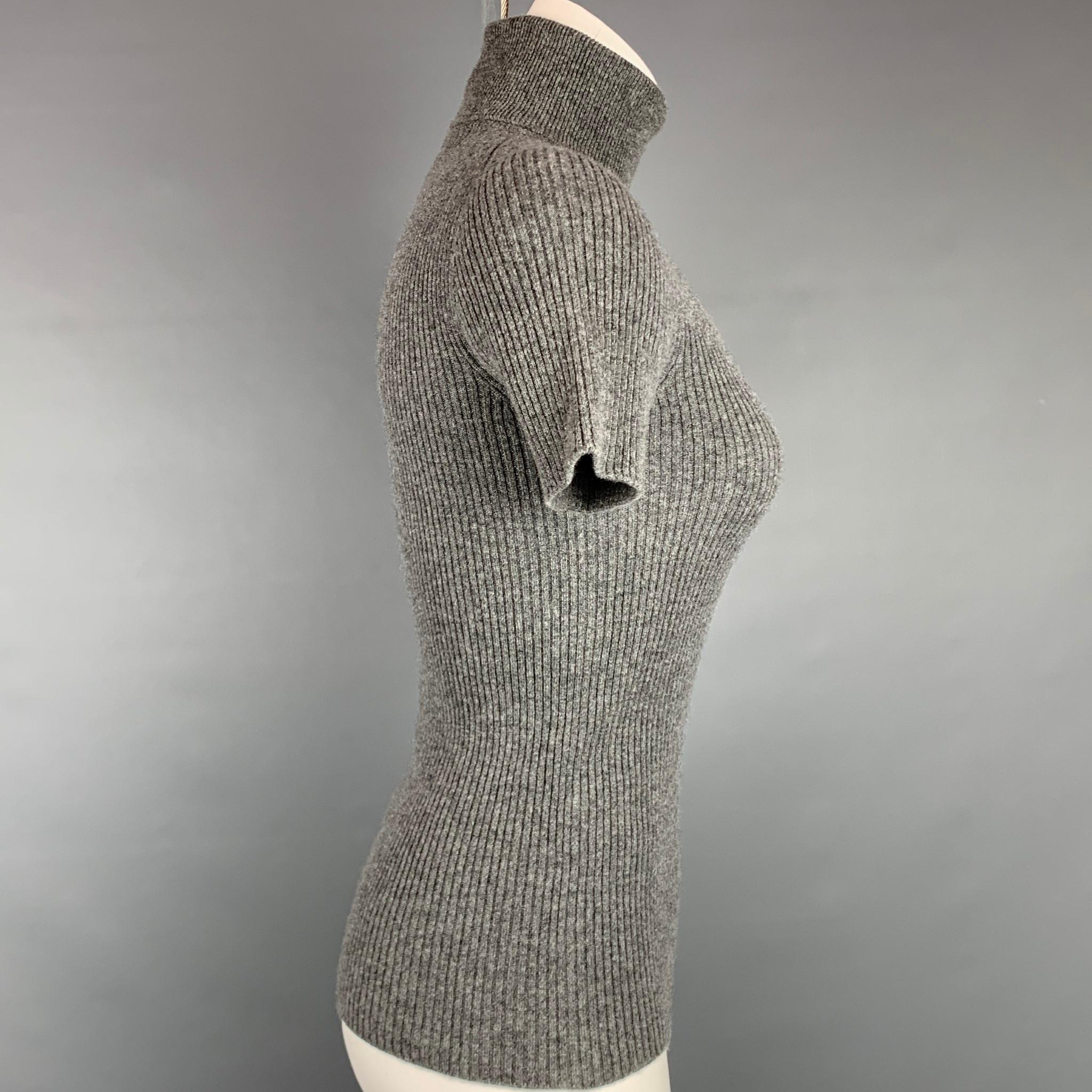ROCHAS pullover comes in a grey ribbed cashmere featuring a 