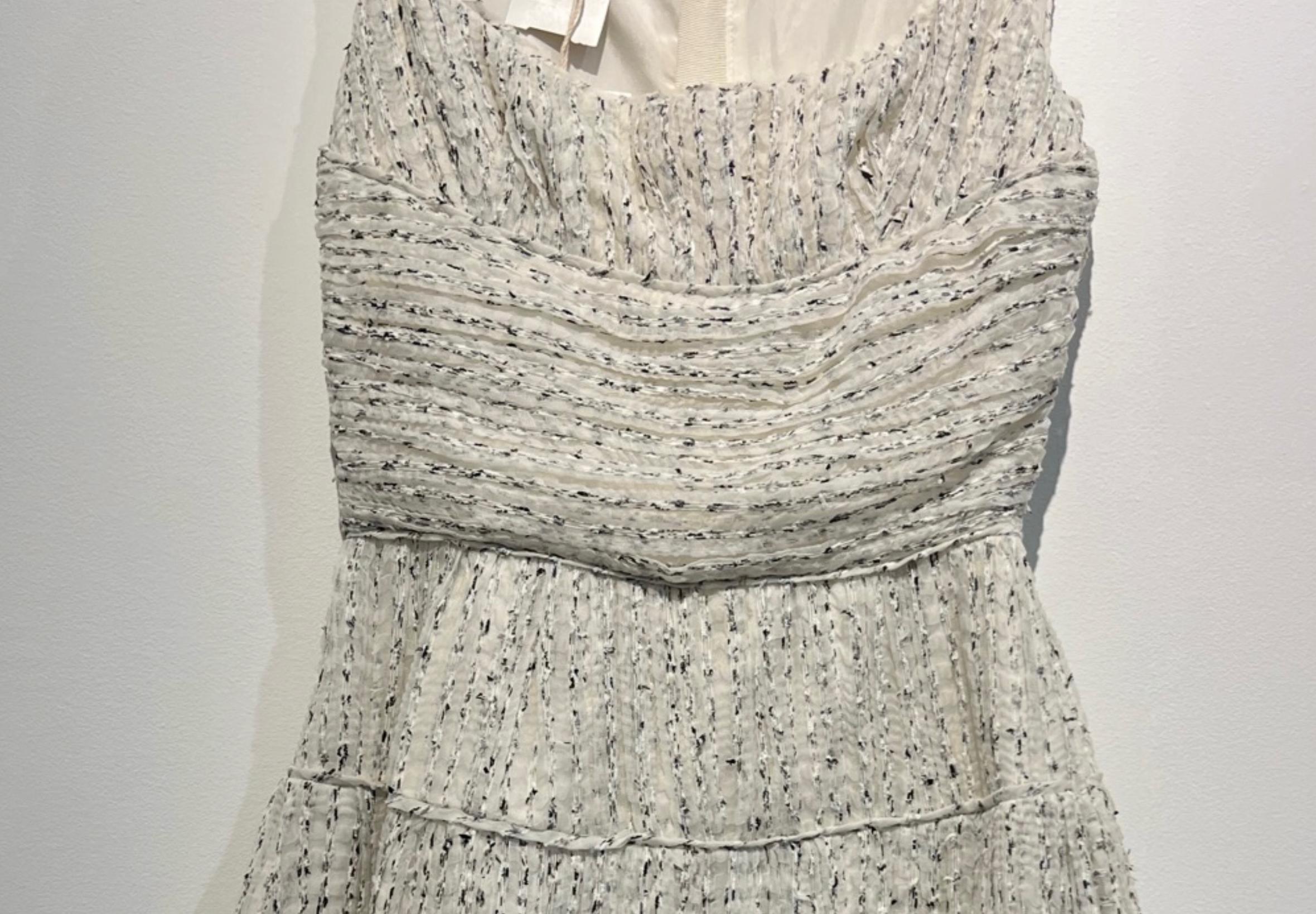 Rochas Sleeveless Dress Zipper Back Full Skirt Size 38 In Excellent Condition In Bridgehampton, NY
