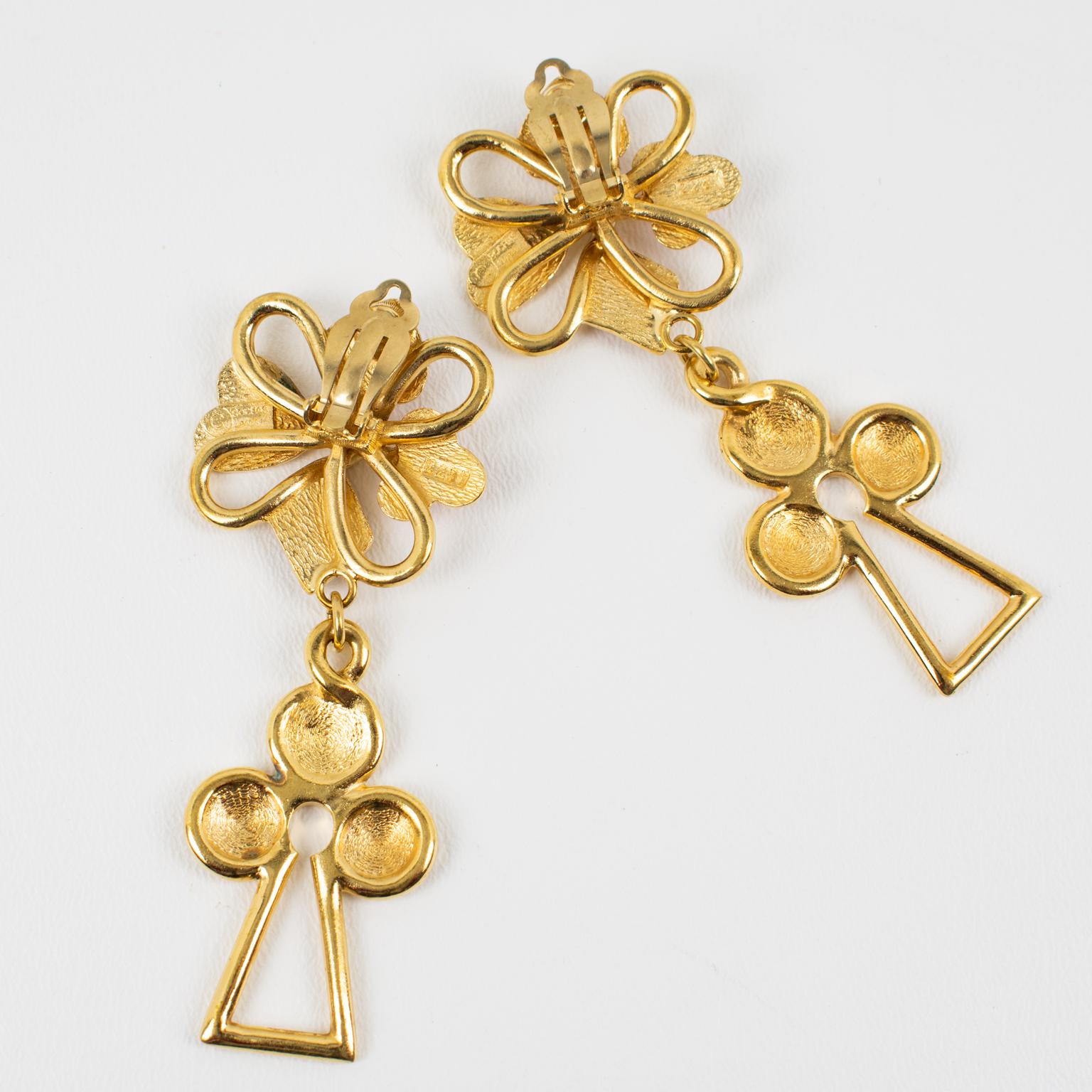 Rochas Gilded Metal and Red Enamel Clip Earrings In Excellent Condition For Sale In Atlanta, GA