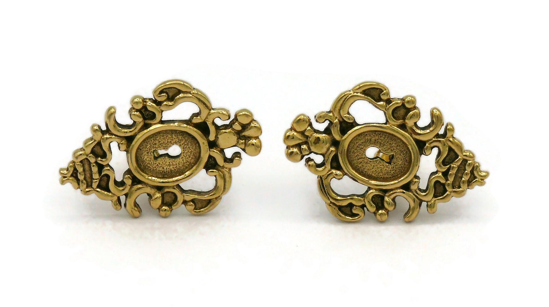 ROCHAS Vintage Gold Tone Baroque Keyhole Clip-On Earrings In Good Condition For Sale In Nice, FR
