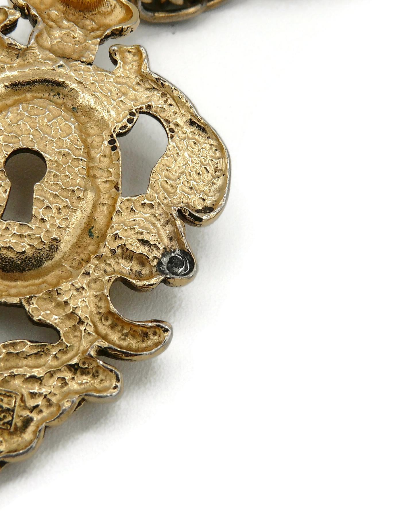 Rochas Vintage Gold Toned Lock Pendant Necklace For Sale 13