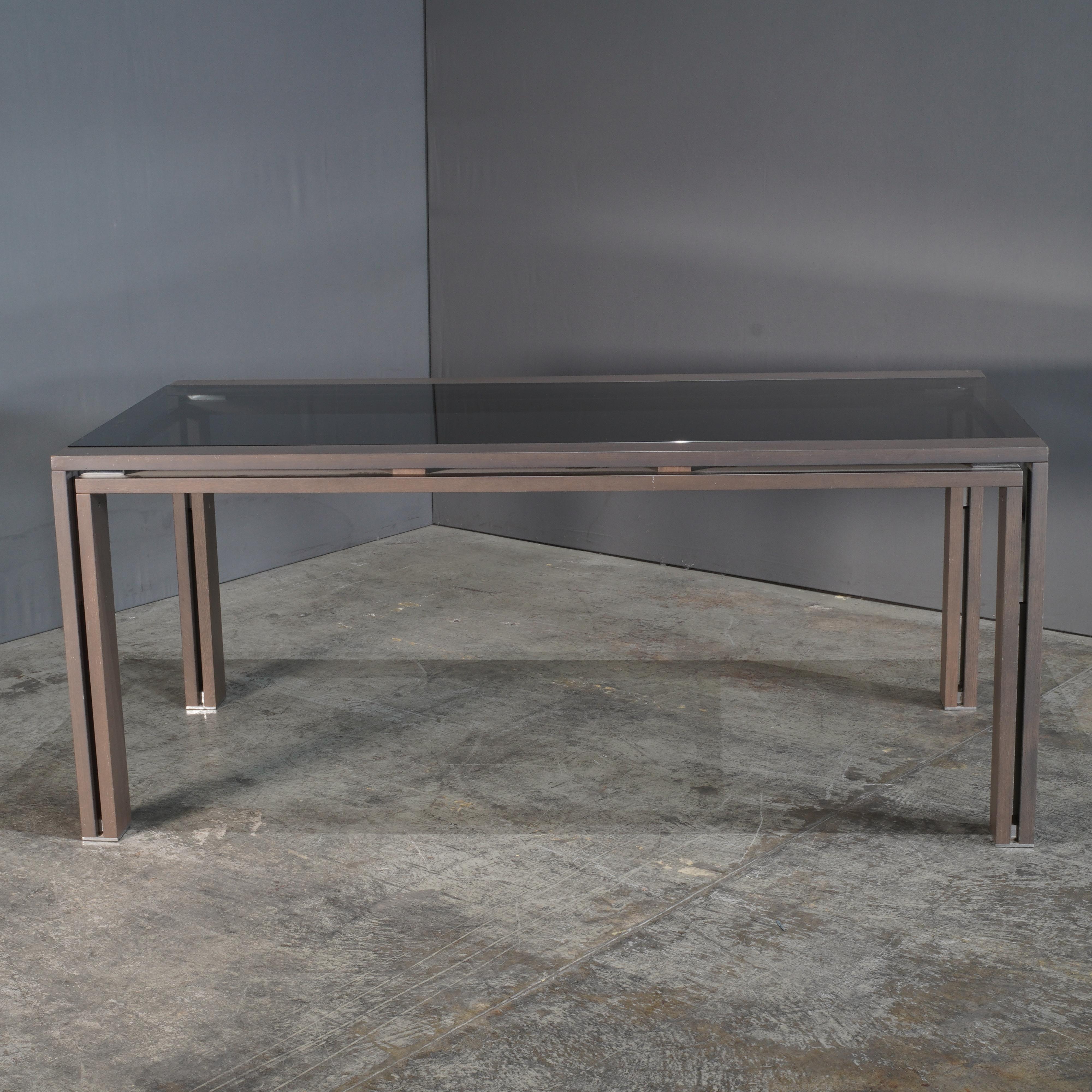 Moderne Table de salle à manger à caisson en anthracite et verre fumé Roche Bobois en vente