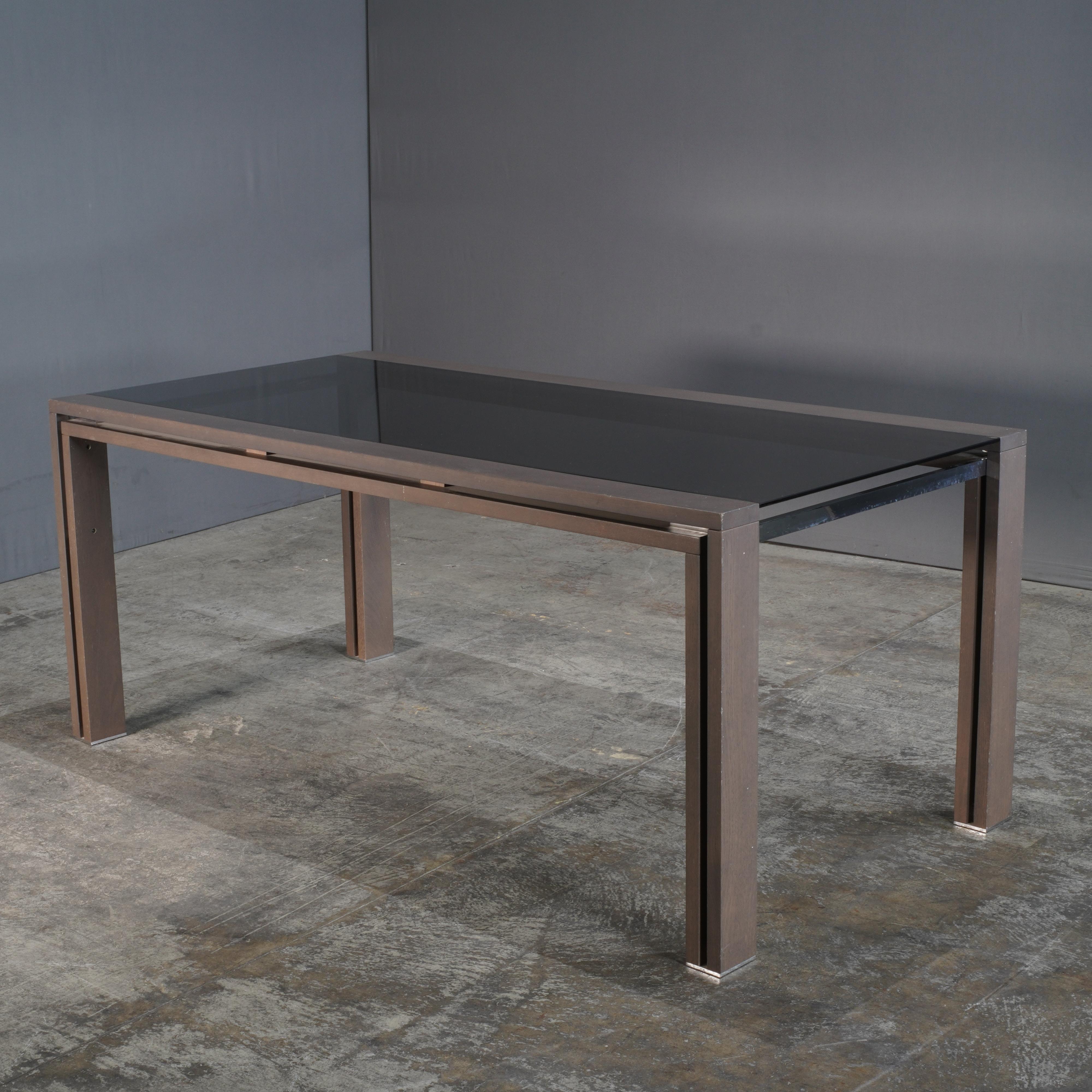 Français Table de salle à manger à caisson en anthracite et verre fumé Roche Bobois en vente