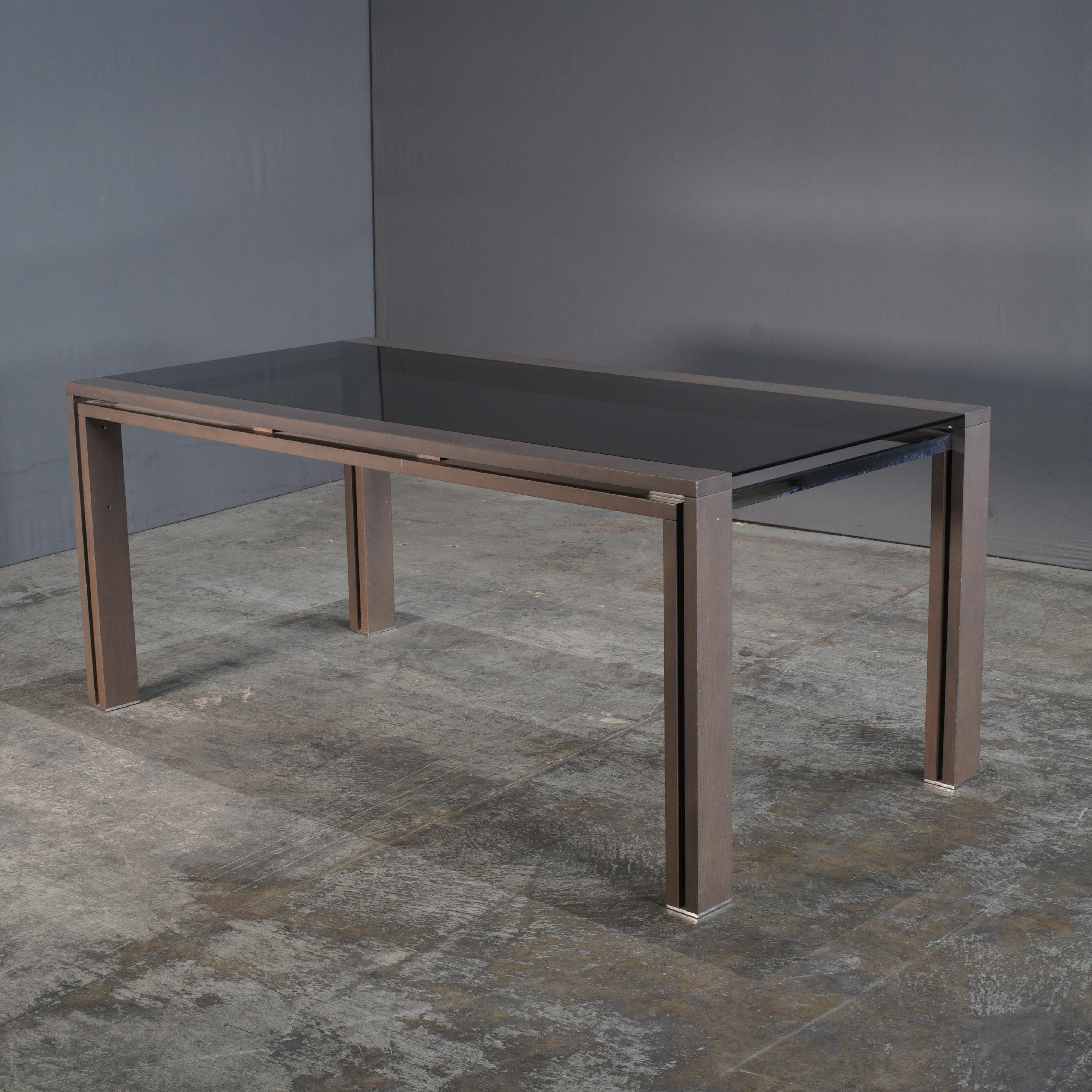Table de salle à manger à caisson en anthracite et verre fumé Roche Bobois Bon état - En vente à Basildon, London