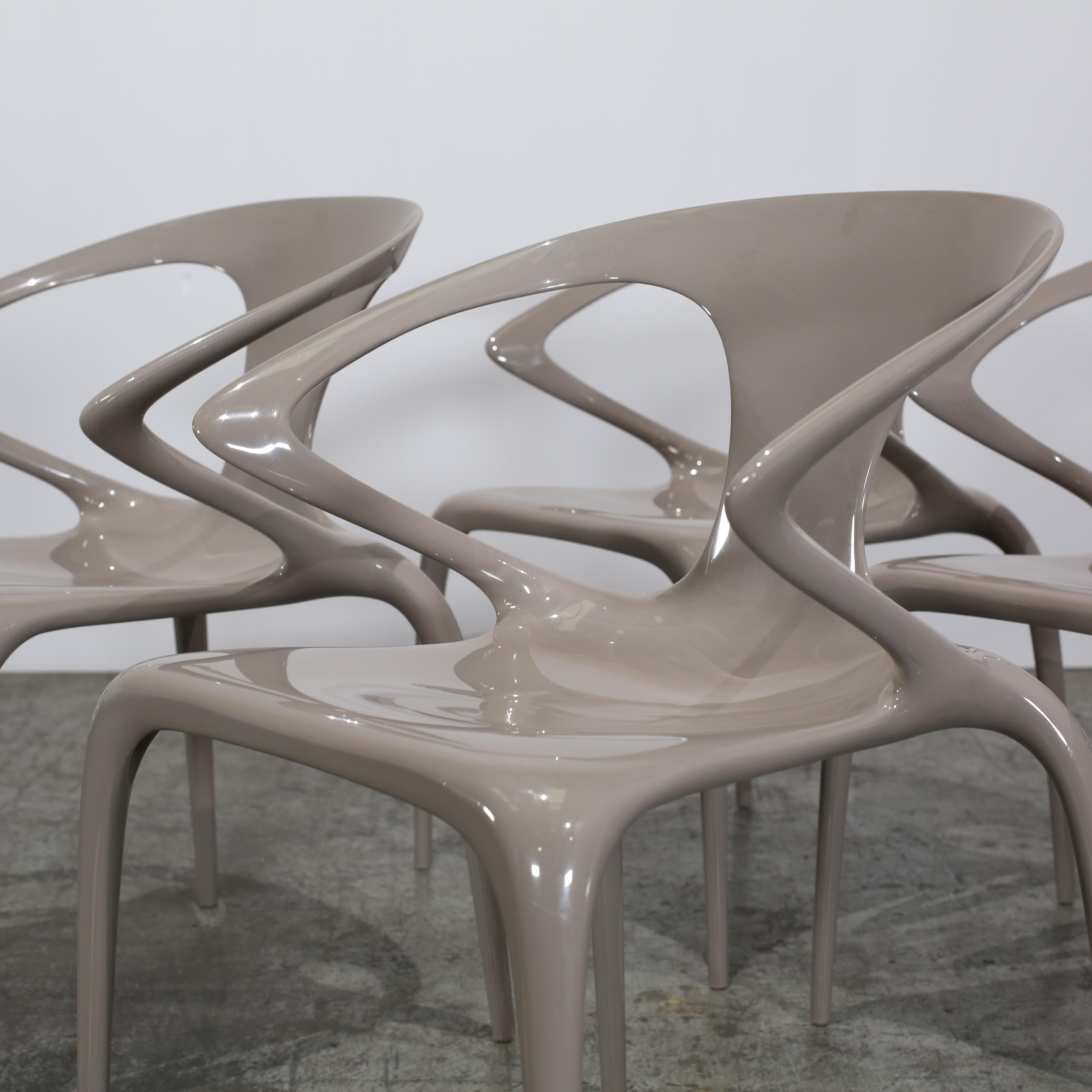 Plastique Chaises de salle à manger Ava, lot de quatre, Roche Bobois en vente